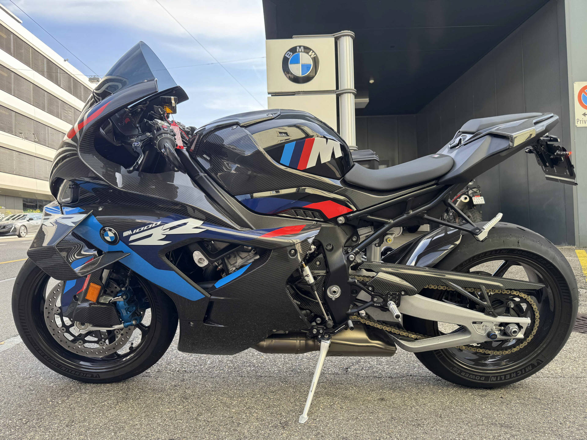 BMW M 1000 RR Competition-showroom-element-1
