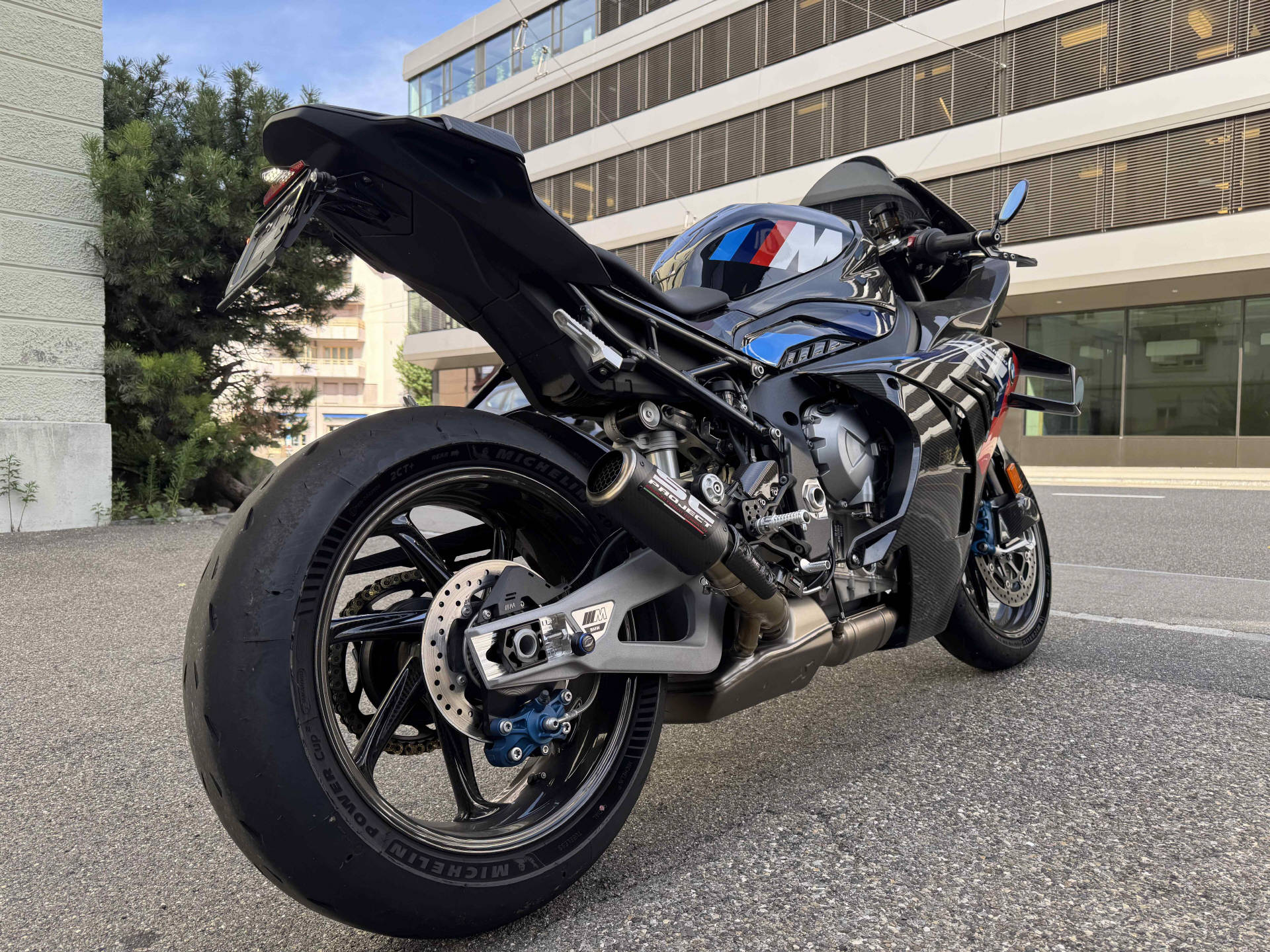 BMW M 1000 RR Competition-showroom-element-3