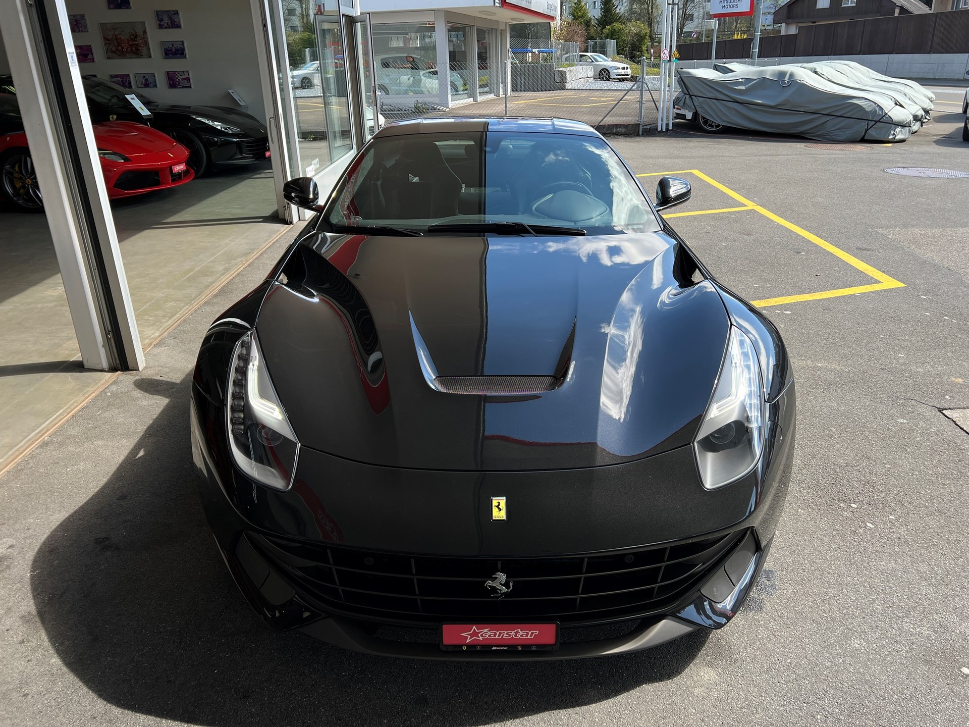 FERRARI F12 Berlinetta-showroom-element-3