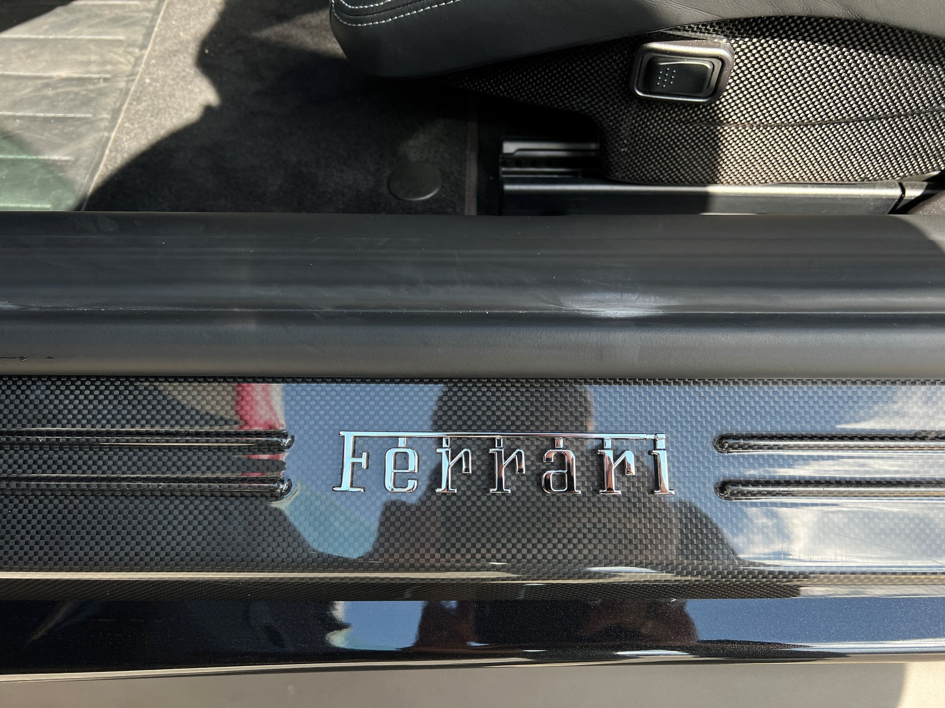 FERRARI F12 Berlinetta-image-10