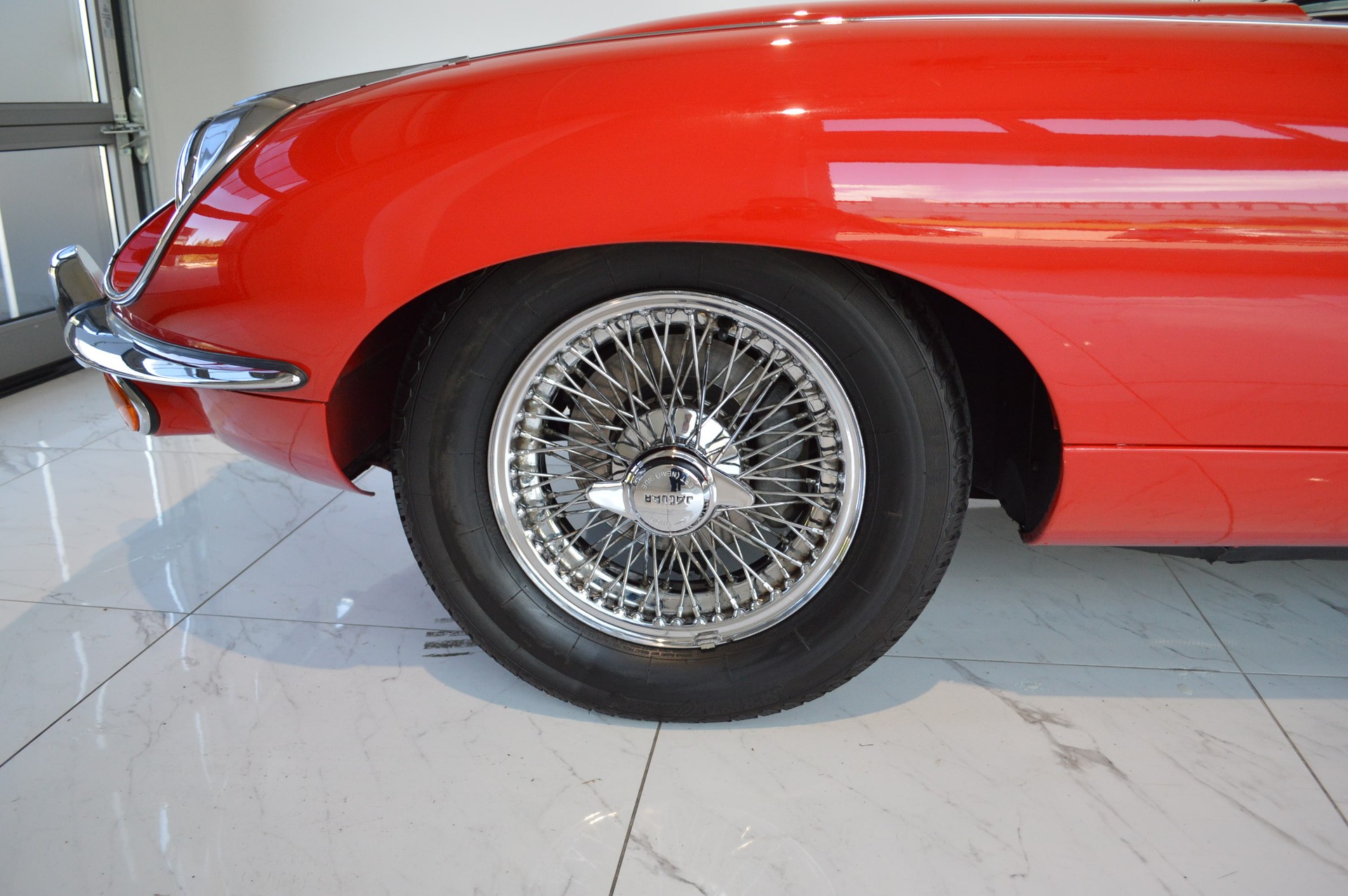 JAGUAR E-Type 4.2L Serie 2 Coupé-image-11