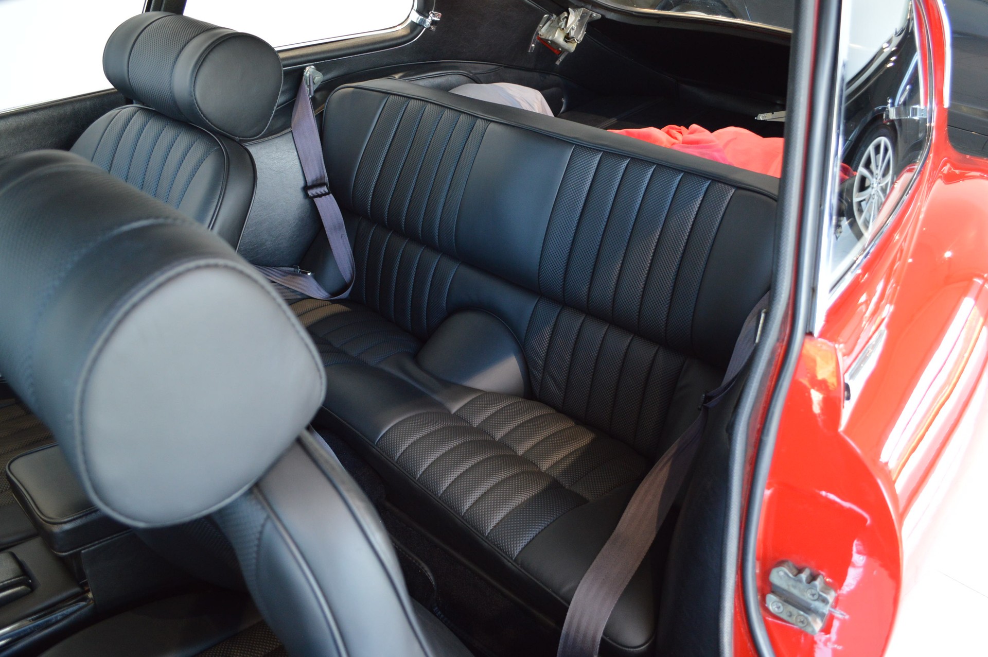 JAGUAR E-Type 4.2L Serie 2 Coupé-image-9
