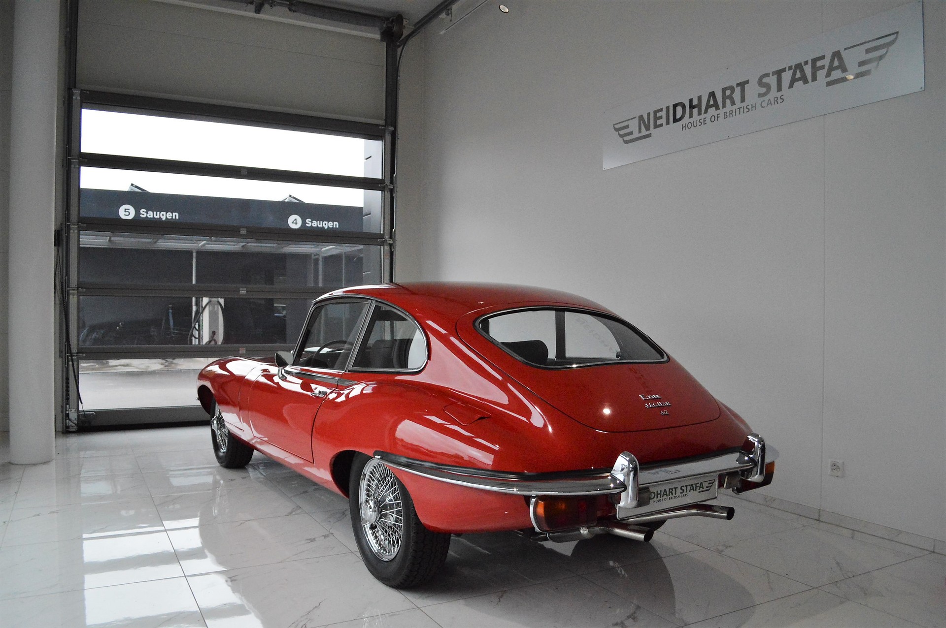 JAGUAR E-Type 4.2L Serie 2 Coupé-showroom-element-3