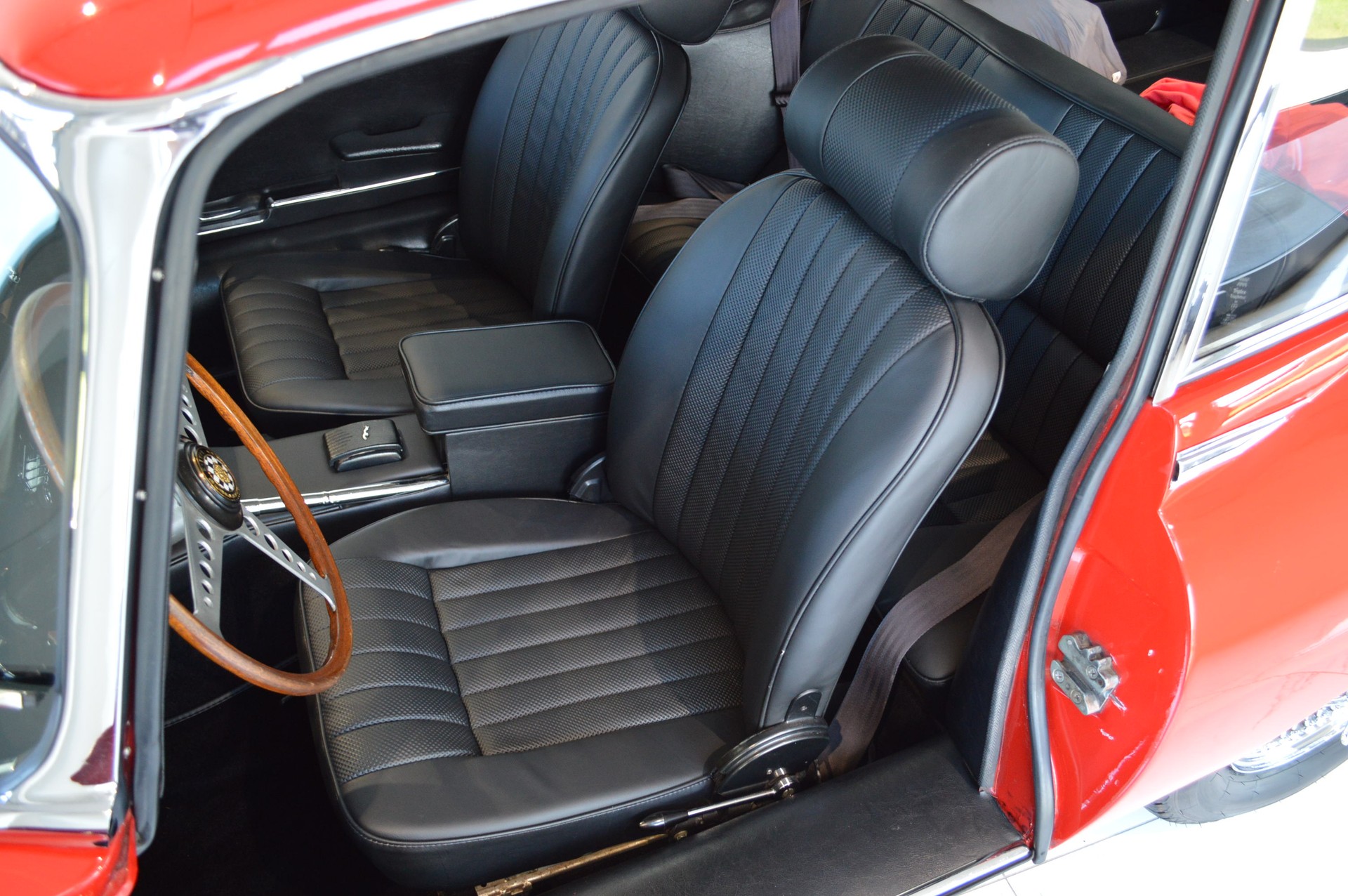 JAGUAR E-Type 4.2L Serie 2 Coupé-image-8