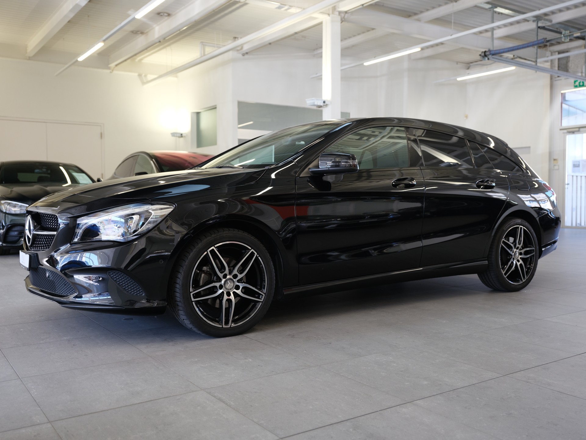 MERCEDES-BENZ CLA Shooting Brake 220 d Urban 4Matic 7G-DCT-showroom-element-2