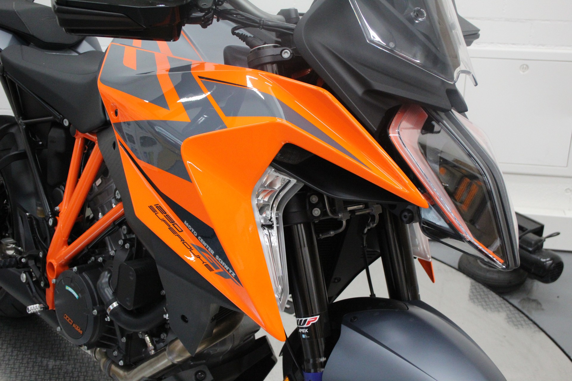 KTM 1290 Super Duke GT MY 2023-image-7