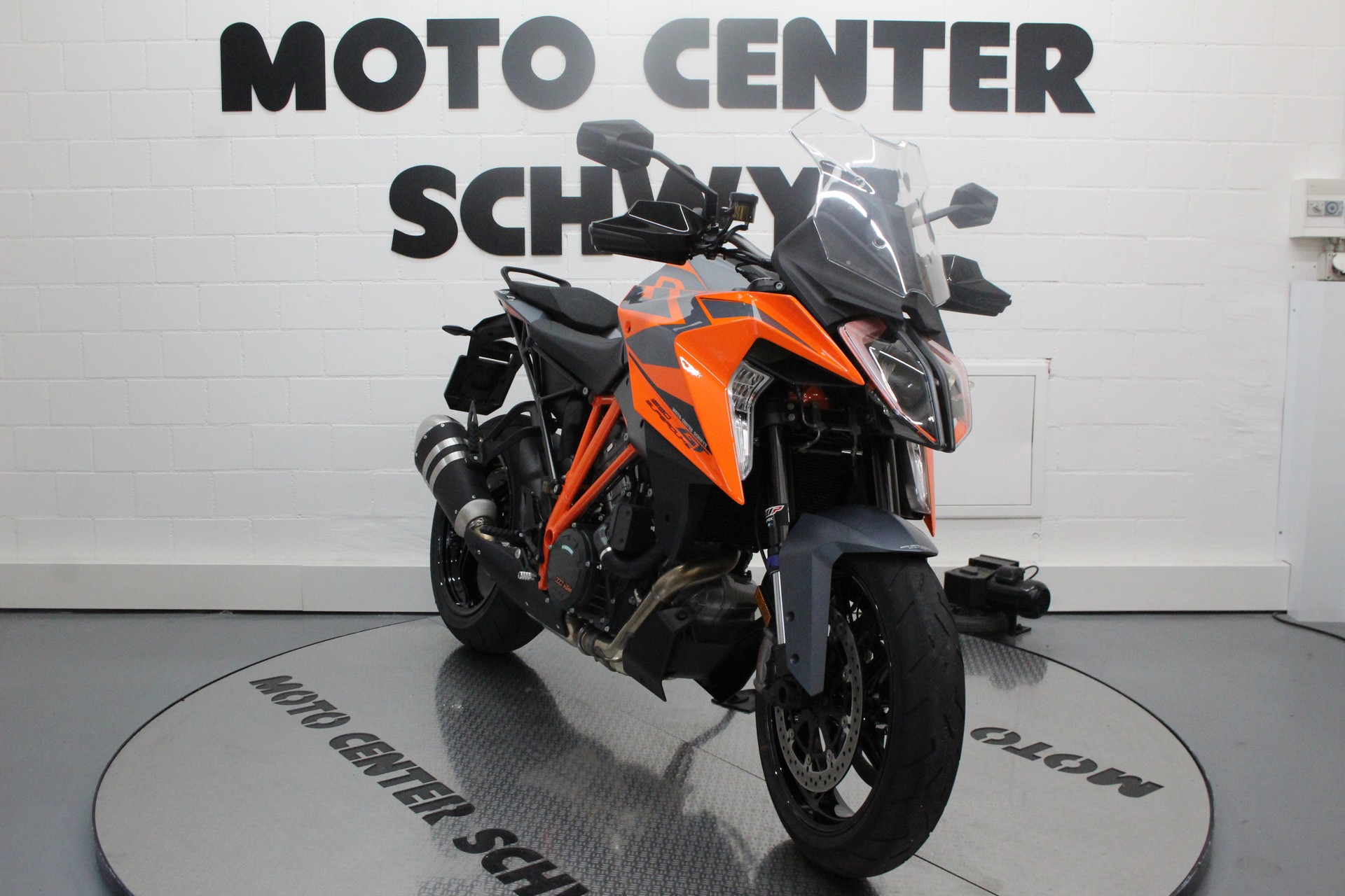 KTM 1290 Super Duke GT MY 2023-image-2