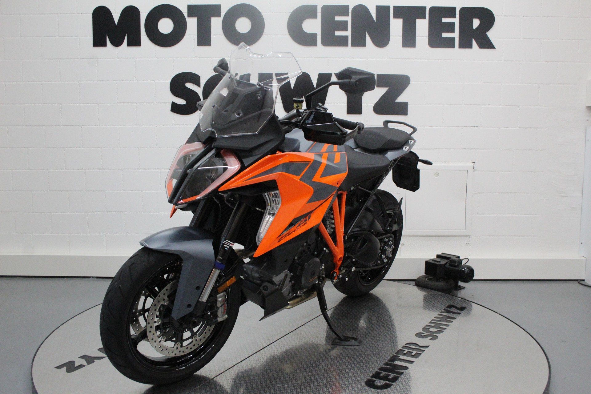 KTM 1290 Super Duke GT MY 2023-image-4