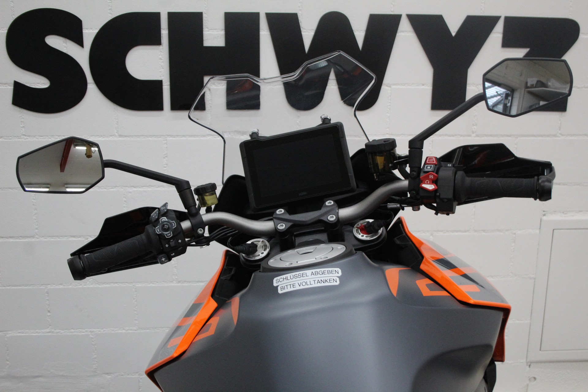 KTM 1290 Super Duke GT MY 2023-image-8