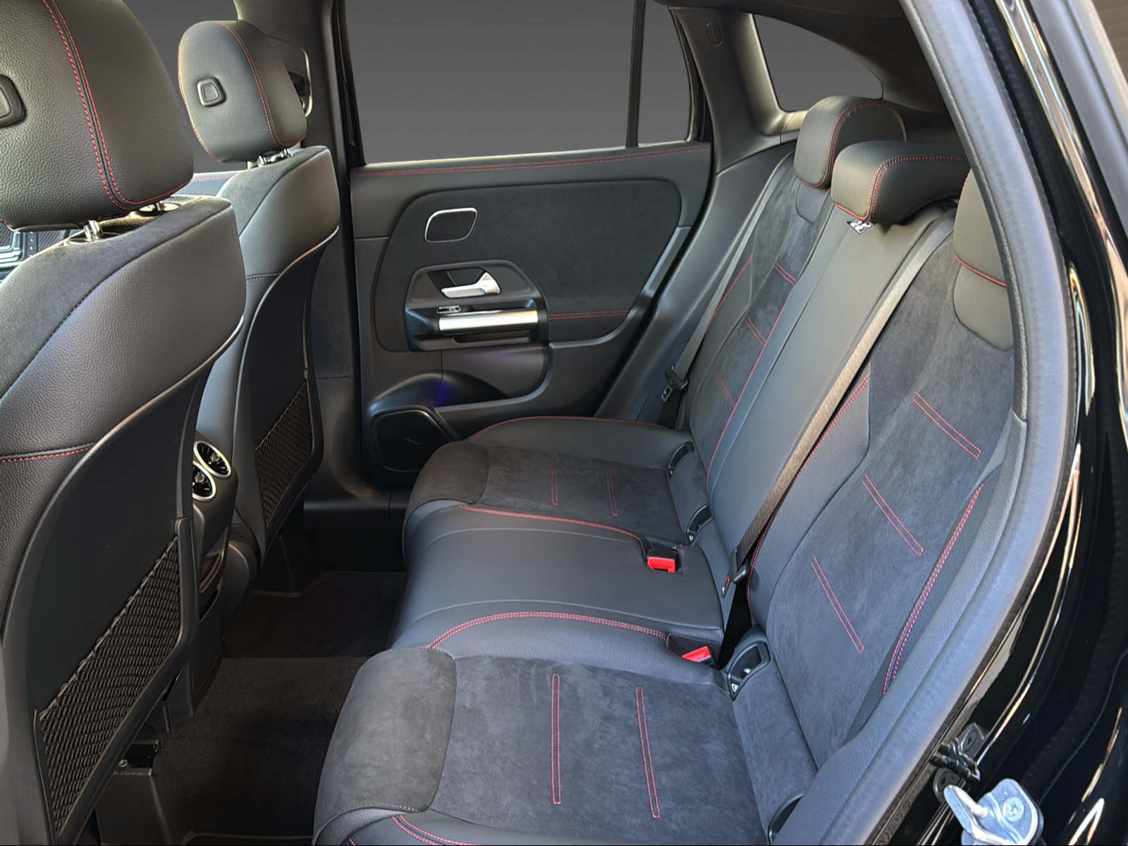 MERCEDES-BENZ GLA 35 4Matic-image-11
