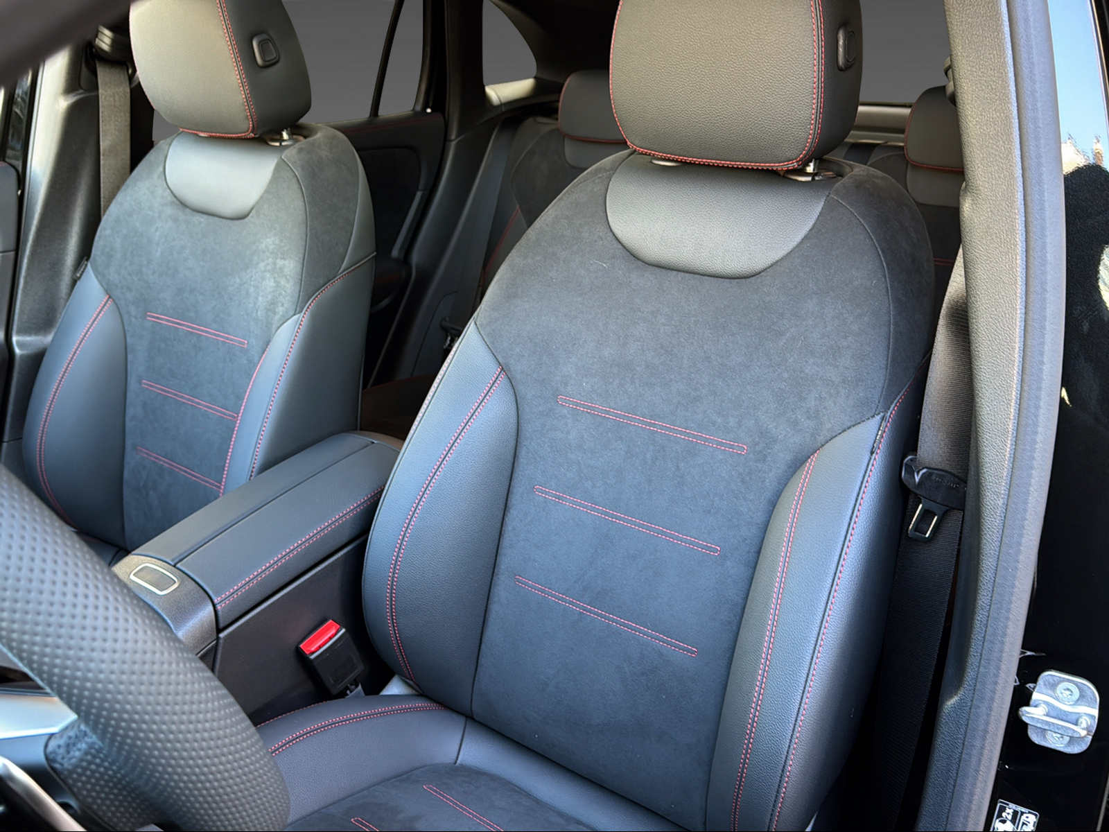 MERCEDES-BENZ GLA 35 4Matic-image-10