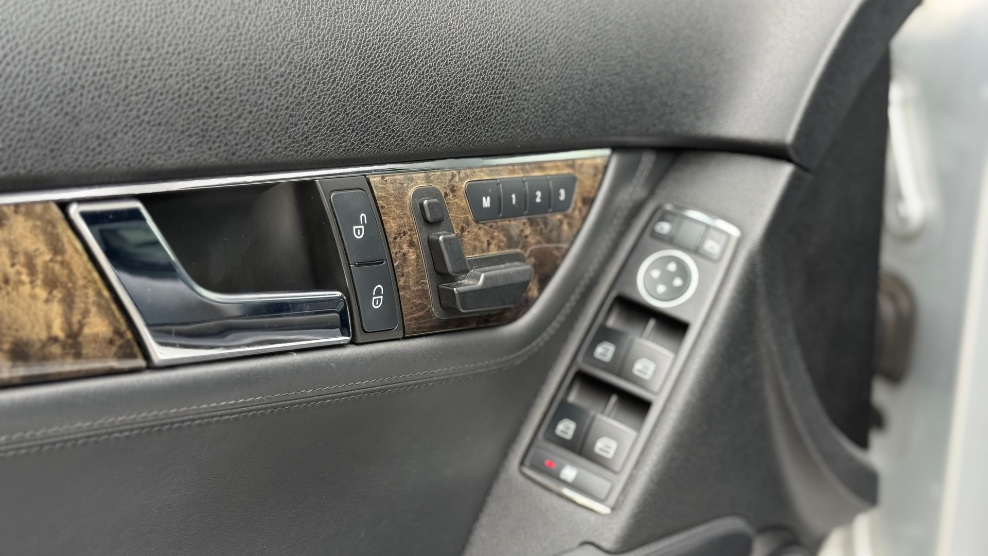 MERCEDES-BENZ C 63 AMG Avantgarde 7G-Tronic-image-12