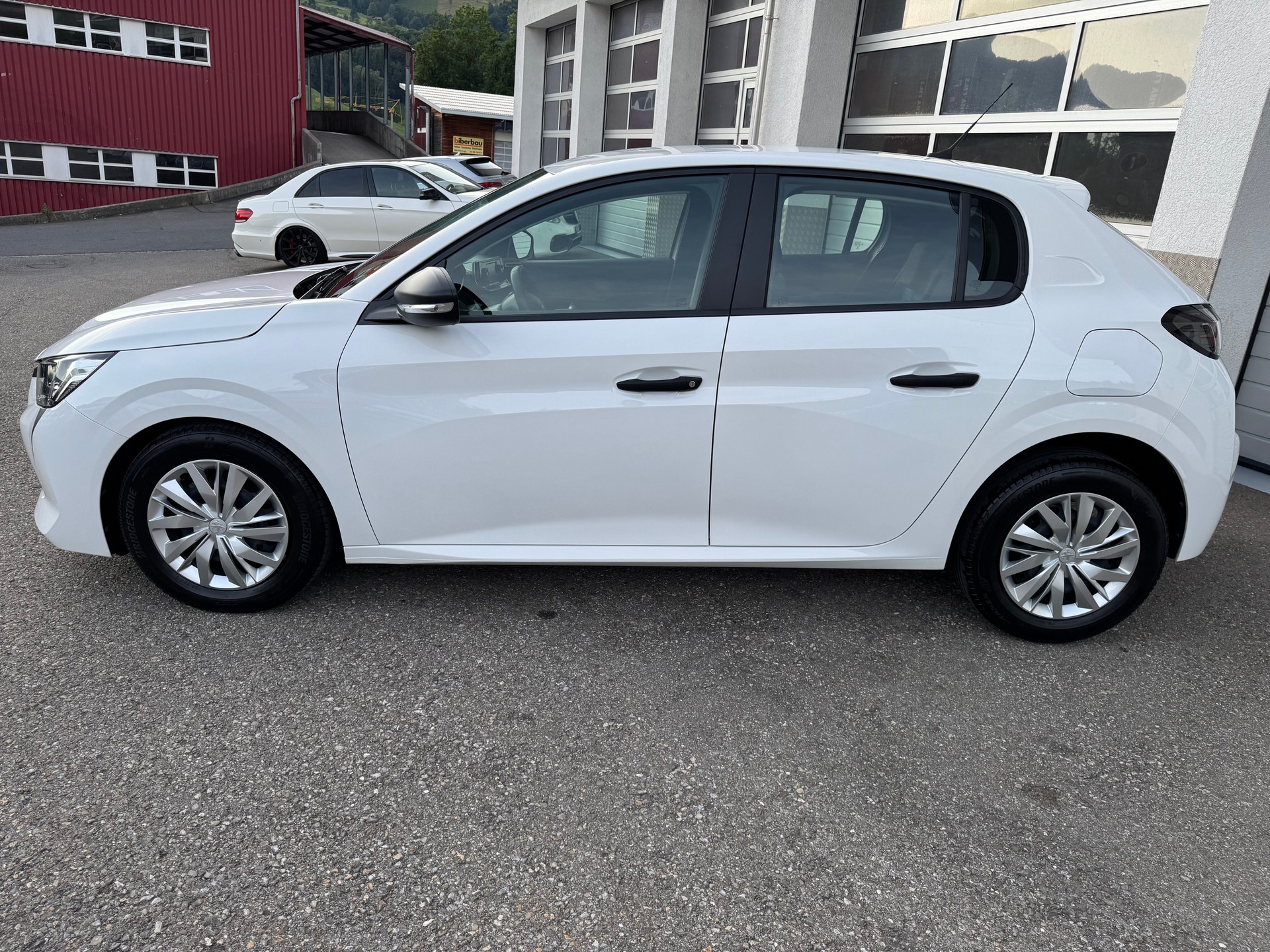 PEUGEOT 208 1.2 PureTech Active-showroom-element-1