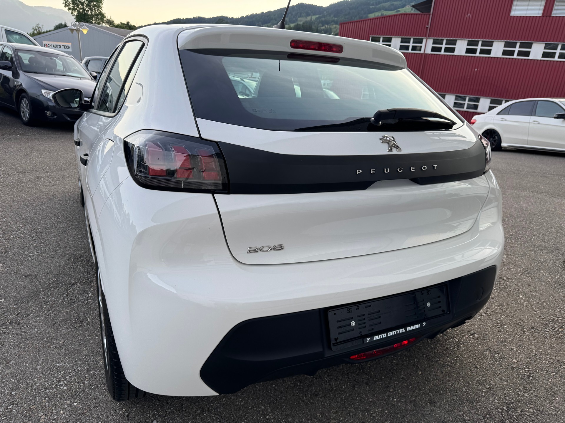 PEUGEOT 208 1.2 PureTech Active-showroom-element-2