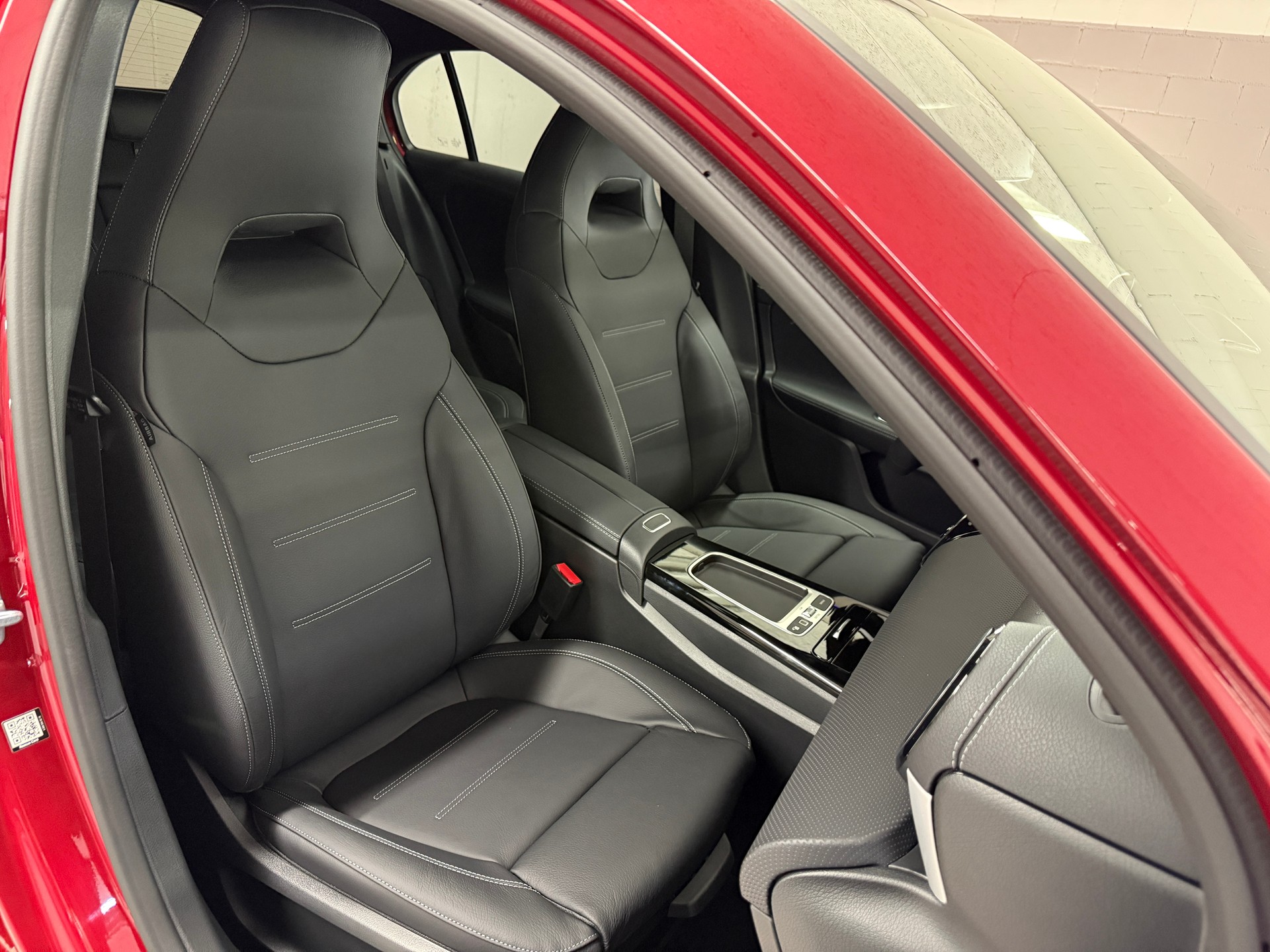 MERCEDES-BENZ A 250 4MATIC Kompaktlimousine-image-9