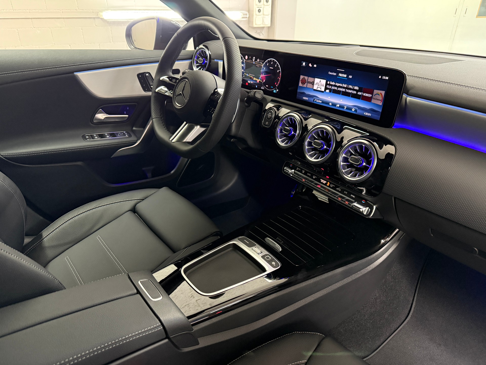 MERCEDES-BENZ A 250 4MATIC Kompaktlimousine-image-11