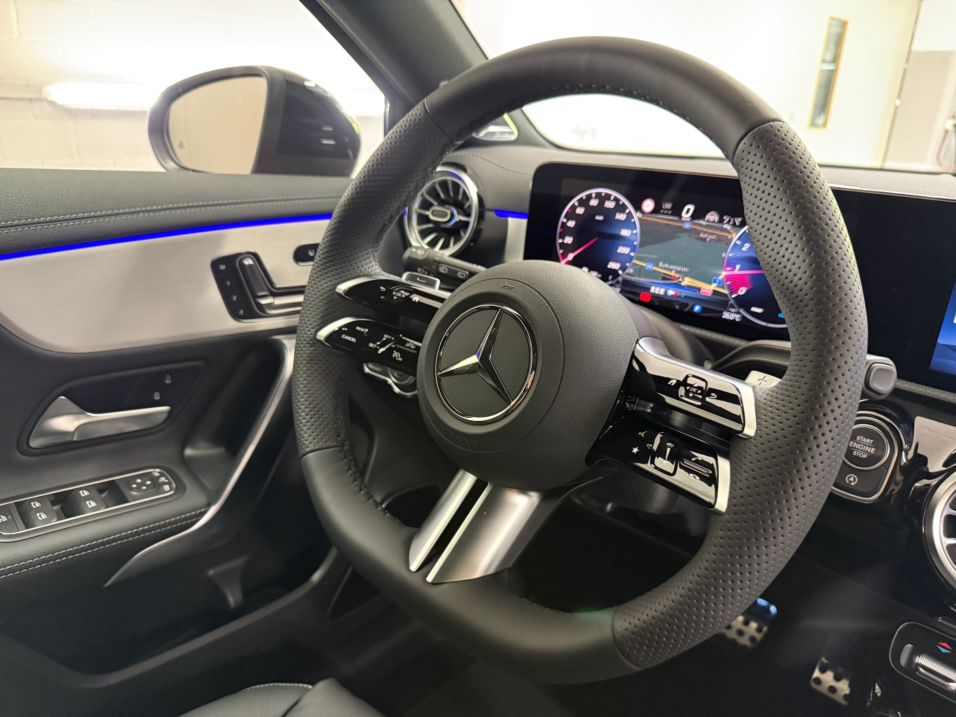 MERCEDES-BENZ A 250 4MATIC Kompaktlimousine-image-15