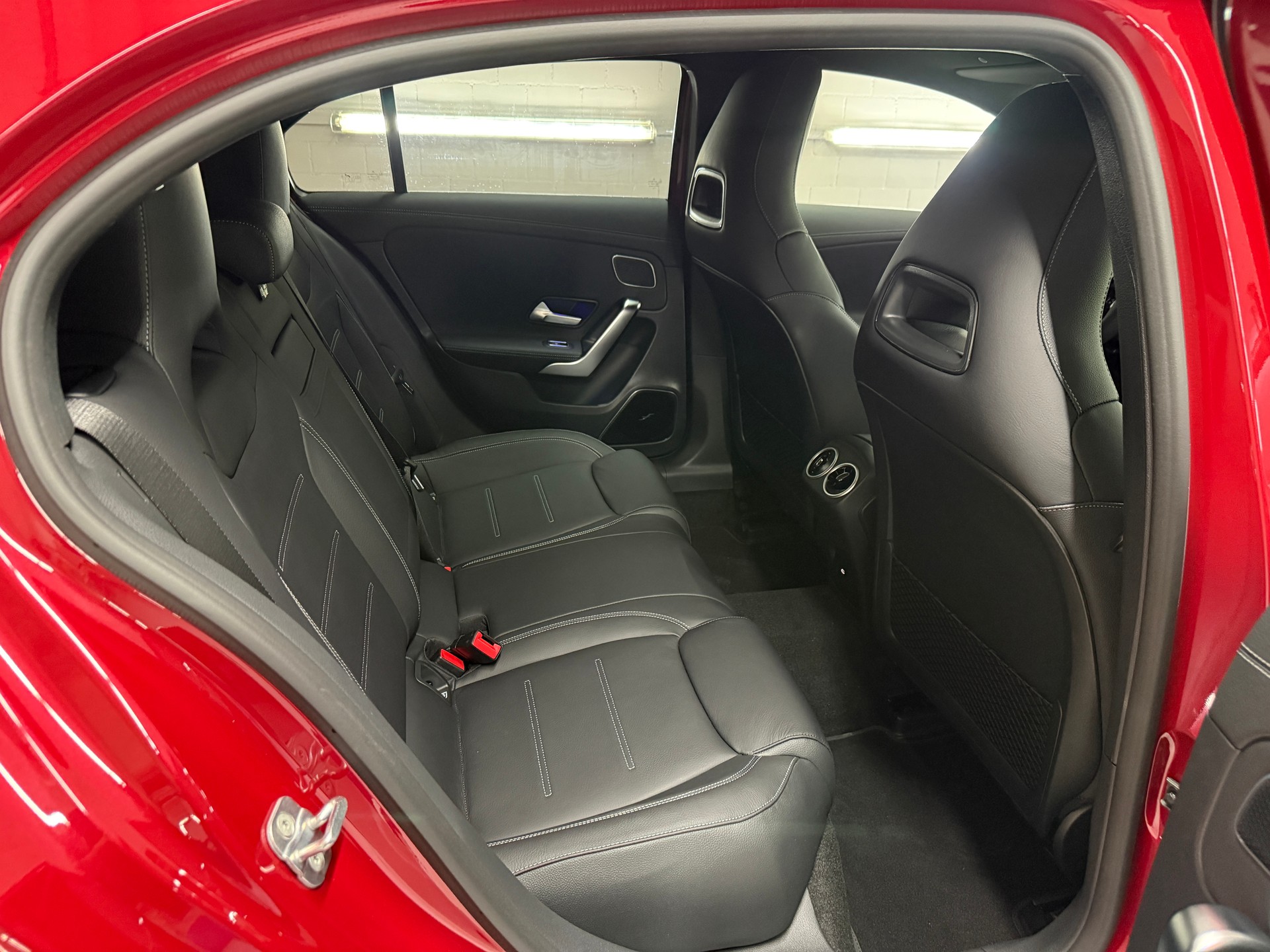 MERCEDES-BENZ A 250 4MATIC Kompaktlimousine-image-8
