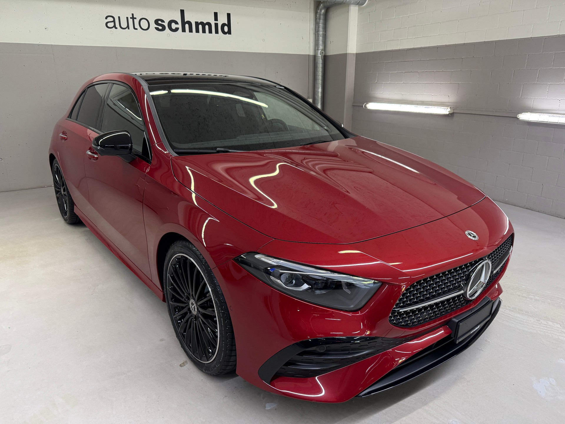MERCEDES-BENZ A 250 4MATIC Kompaktlimousine-showroom-element-1