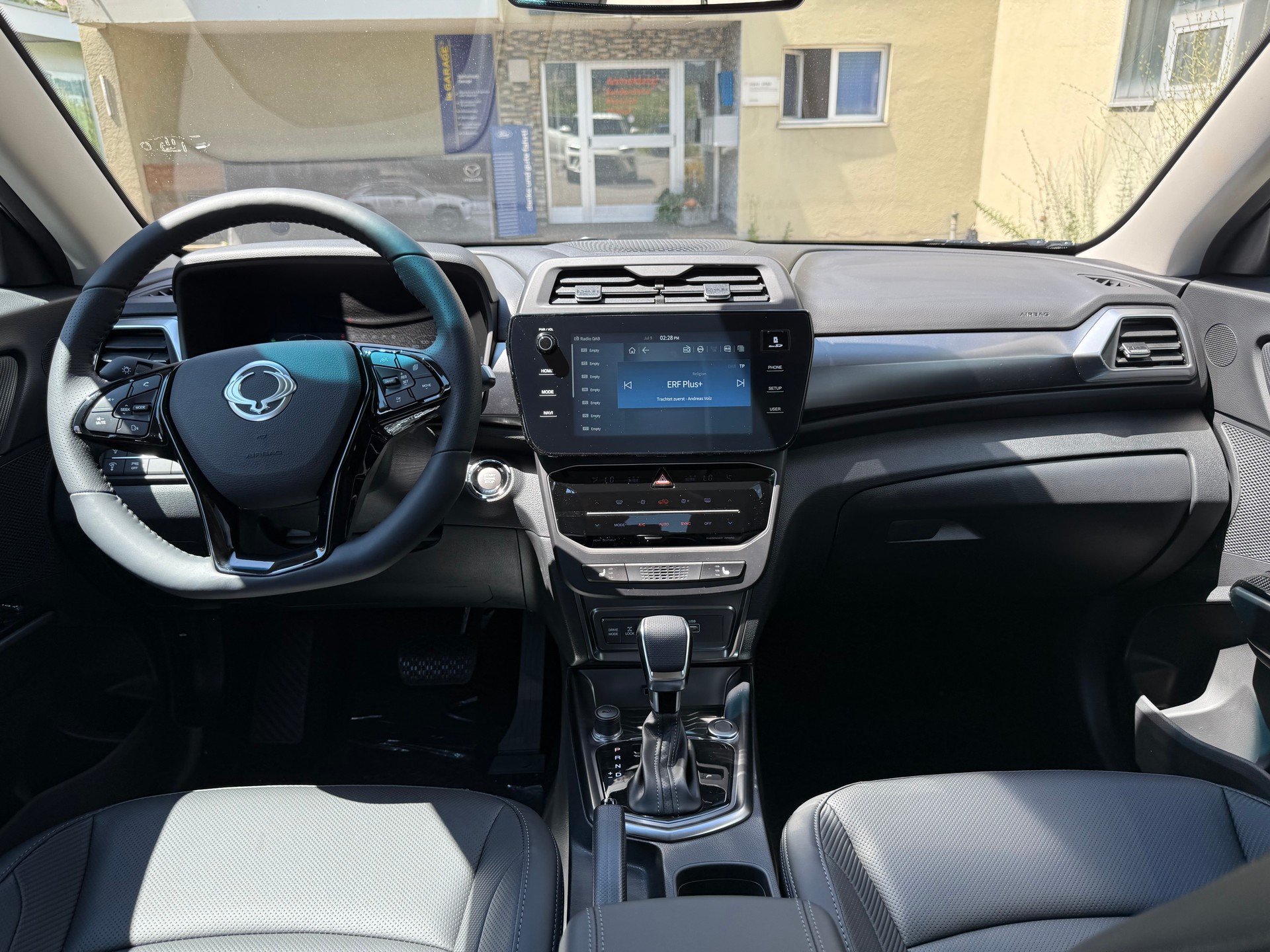 KGM-SsangYong Tivoli 1.5 T GDI Platinum 4WD Automat-image-9