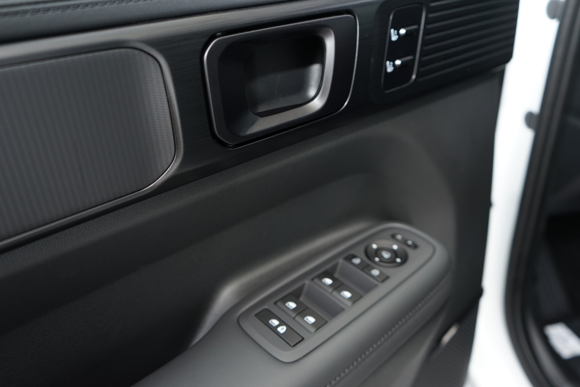 HYUNDAI Santa Fe 1.6 T-GDi HEV Calligraphy 4WD Automatic-image-11