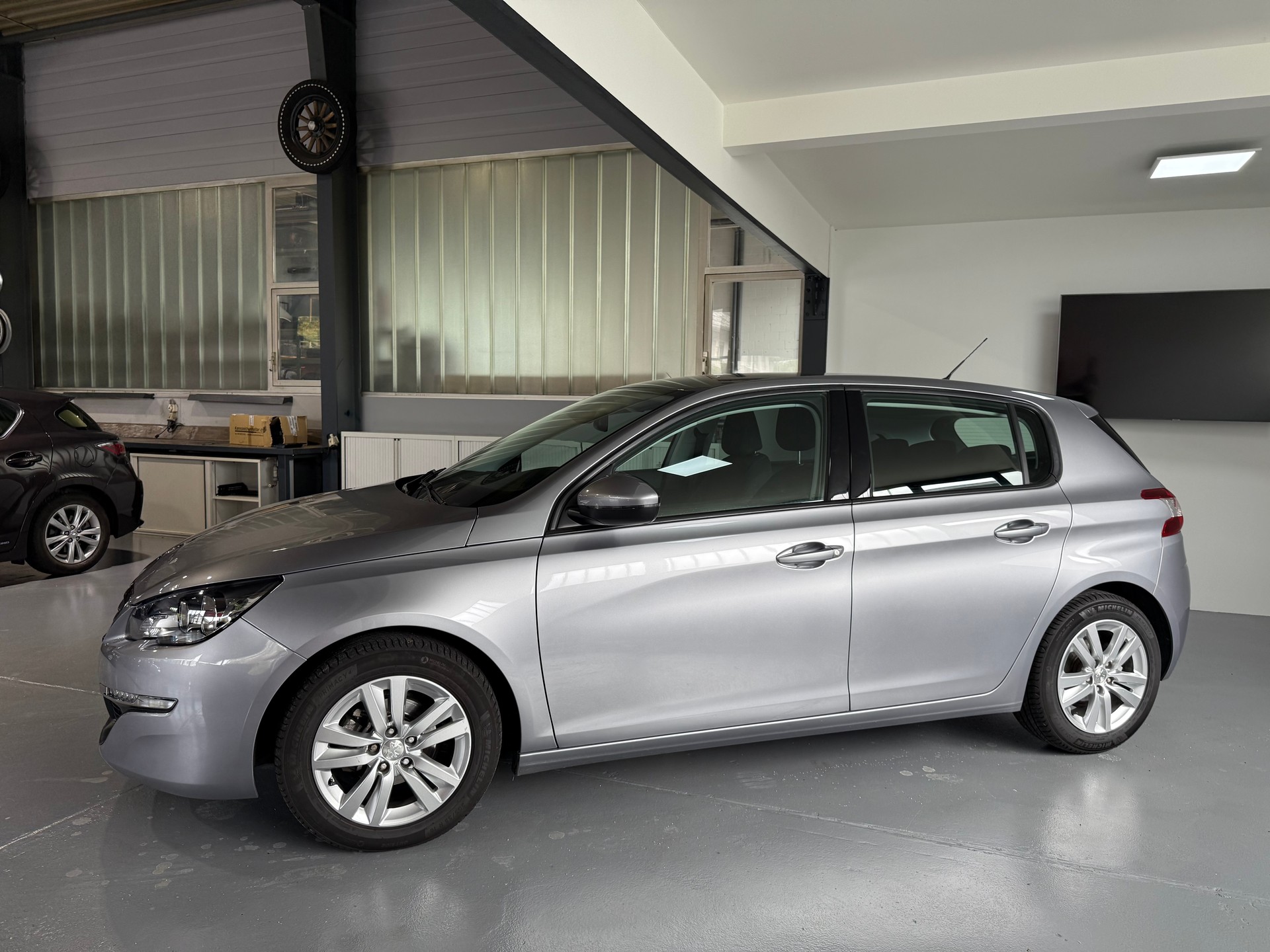 PEUGEOT 308 1.2 THP Active-image-3