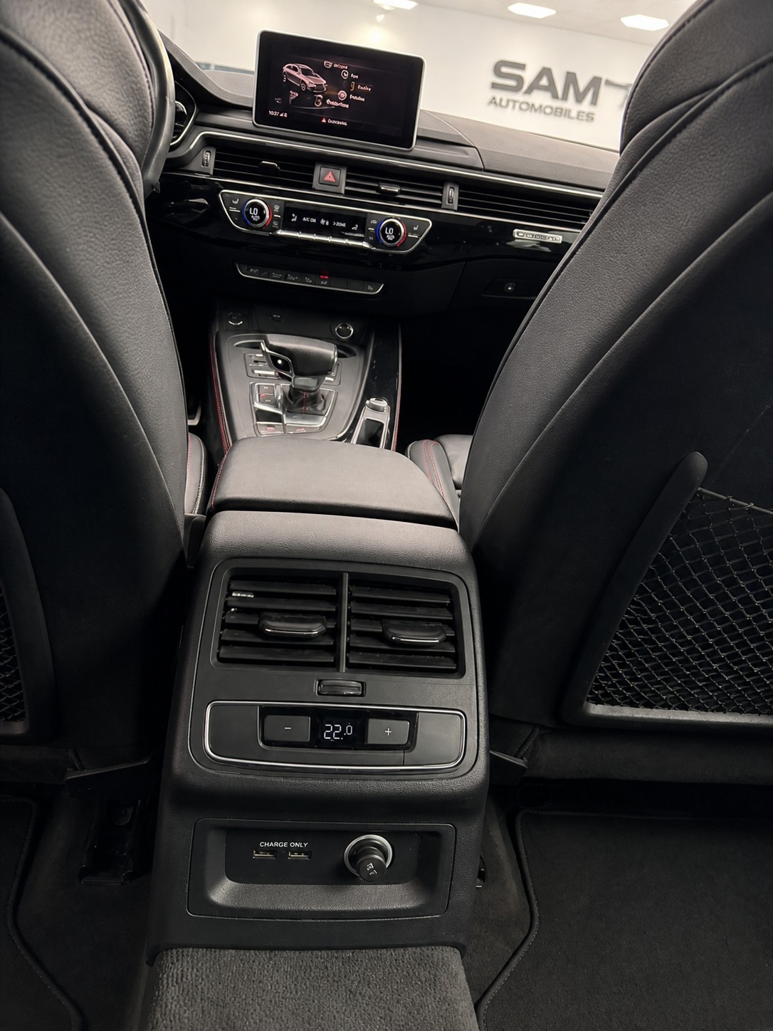 AUDI A4 Avant 2.0 TFSI Design quattro S-tronic S-LINE-image-14