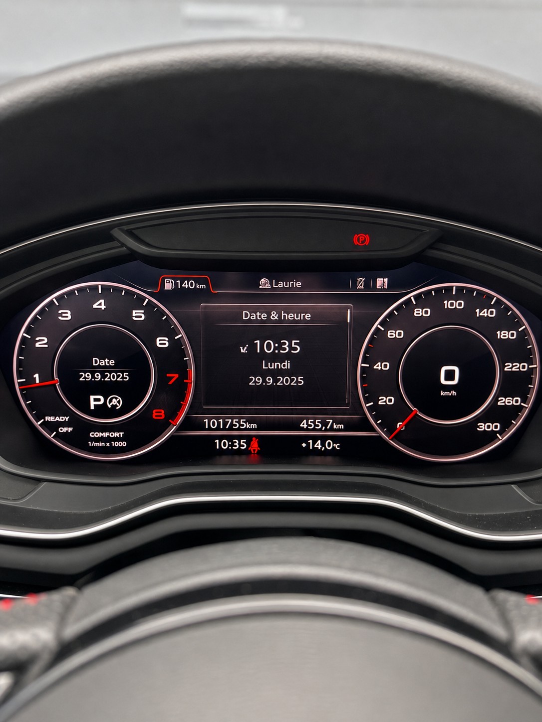 AUDI A4 Avant 2.0 TFSI Design quattro S-tronic S-LINE-image-10