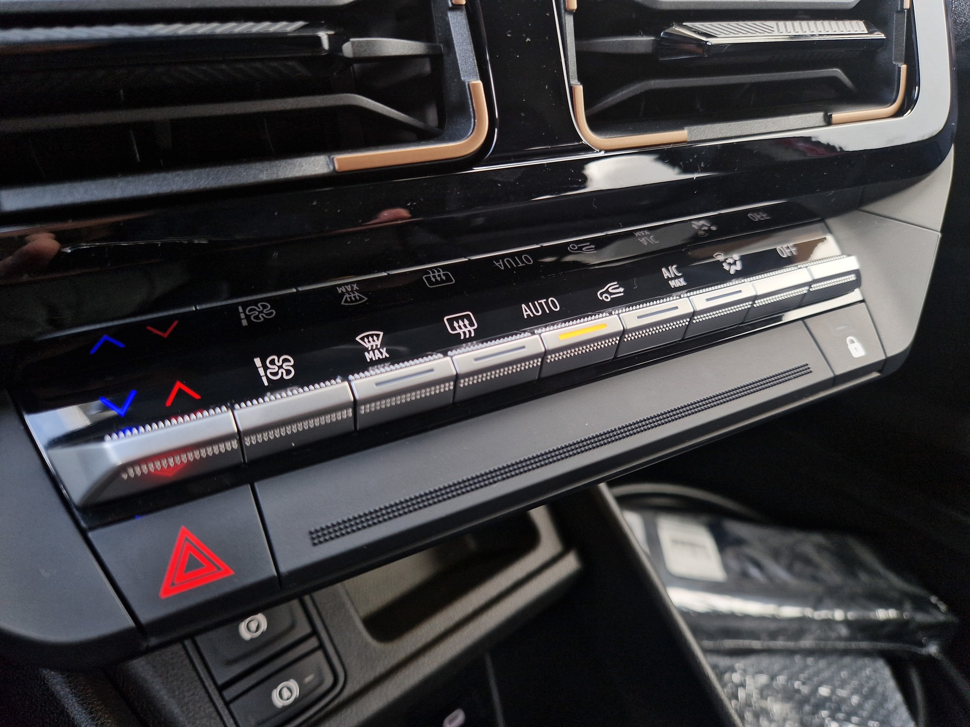 RENAULT R4 E-Tech Comfort Range 52 kWh Techno-image-10