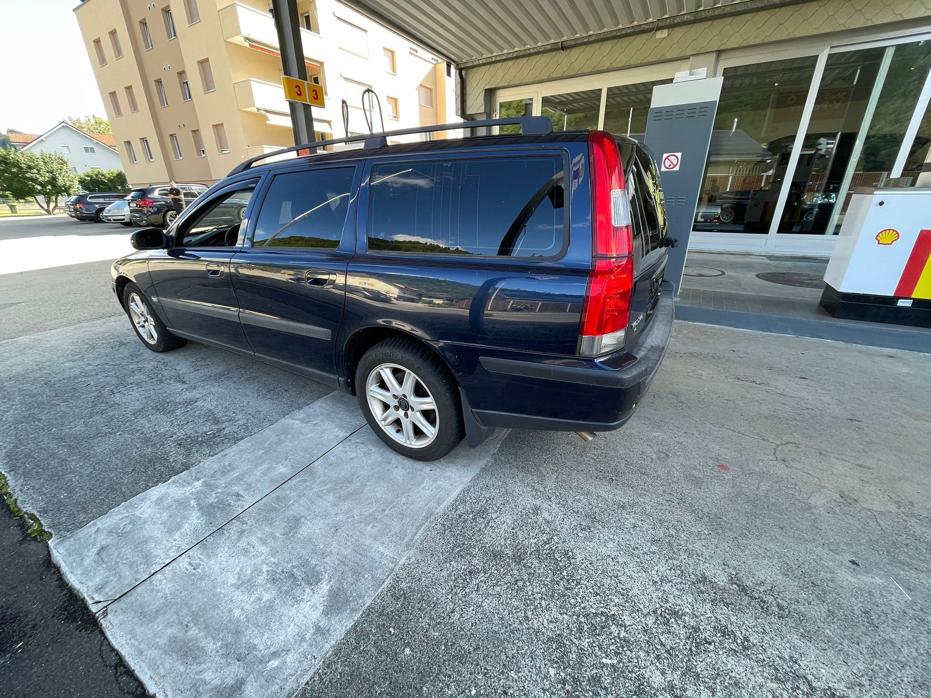 VOLVO V70 2.4-image-6