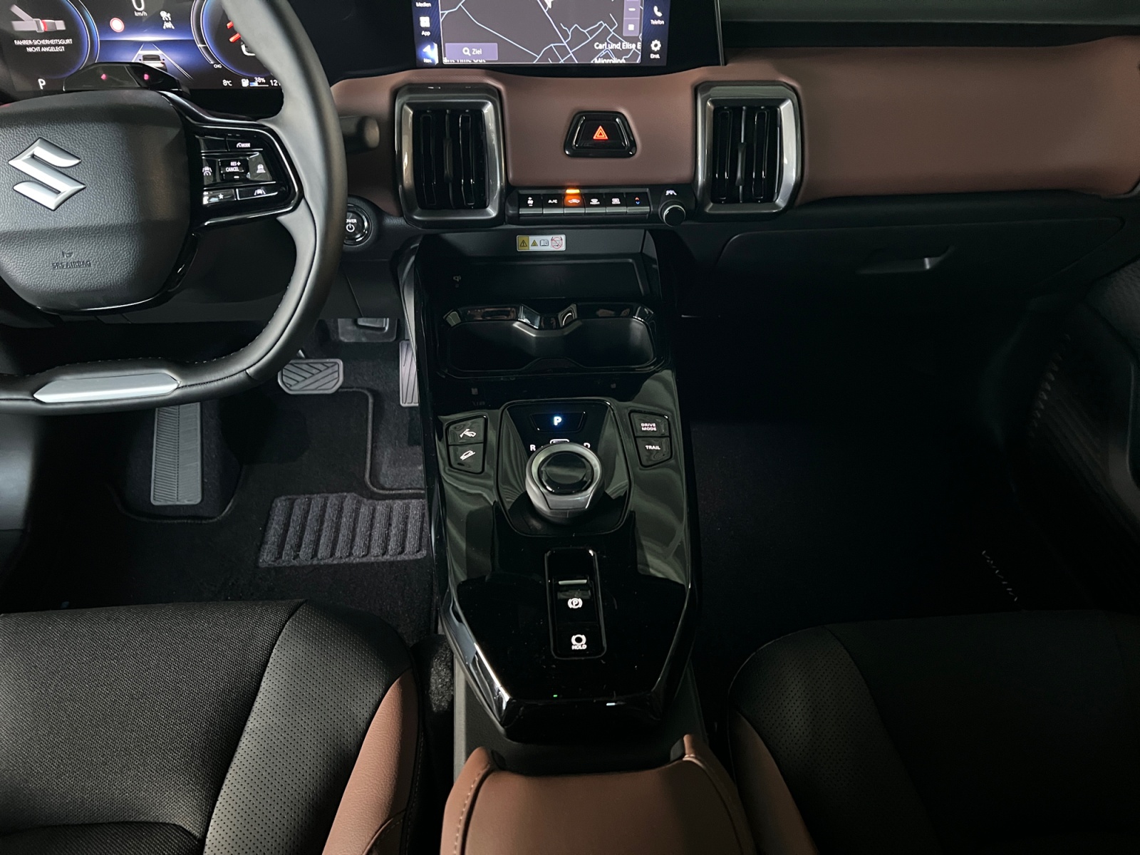 SUZUKI e Vitara Compact Top 4x4-image-10
