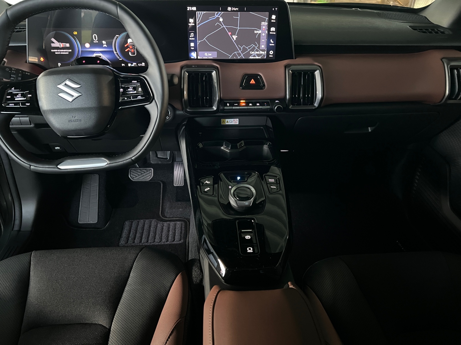 SUZUKI e Vitara Compact Top 4x4-image-9
