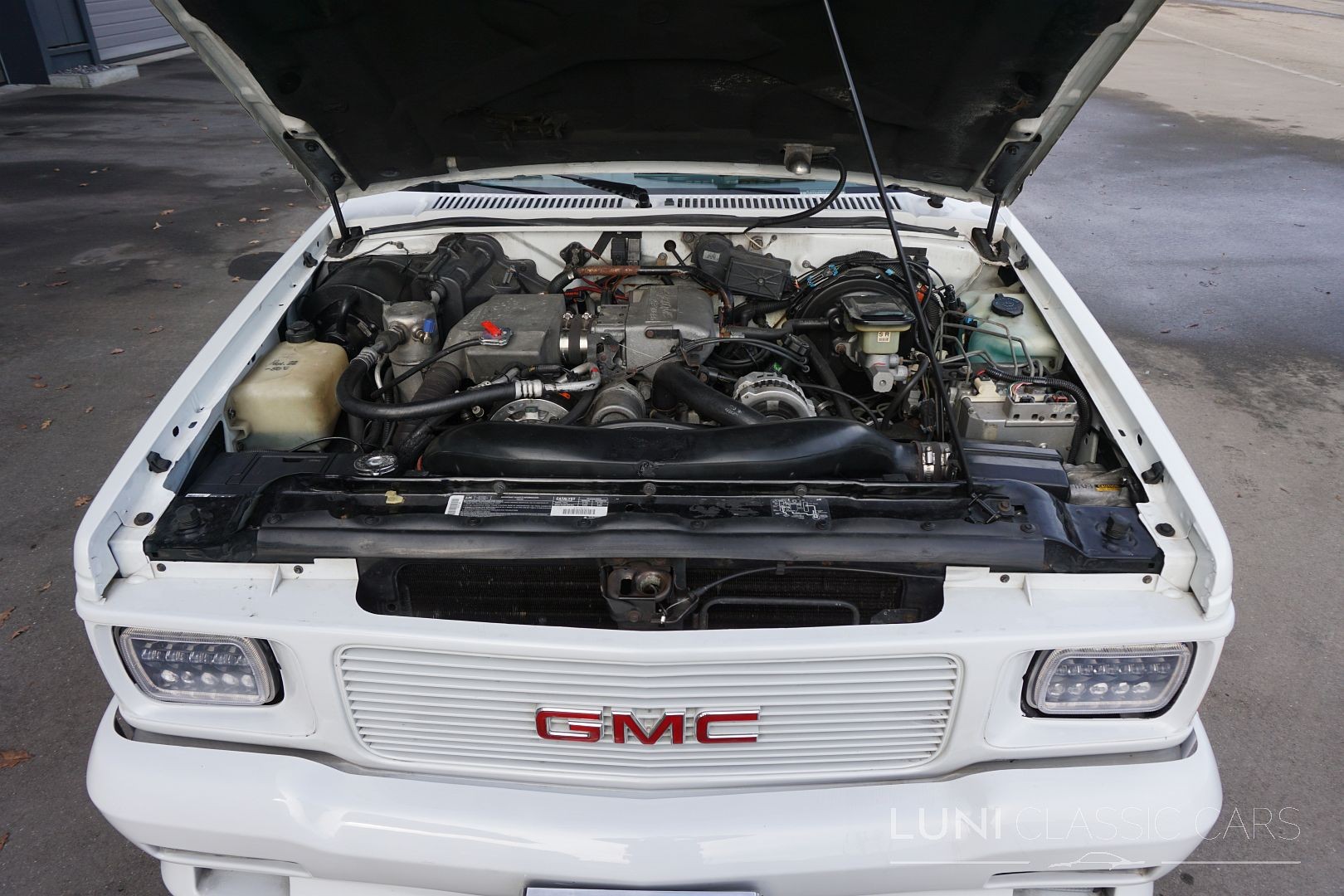 GMC Typhoon-image-15