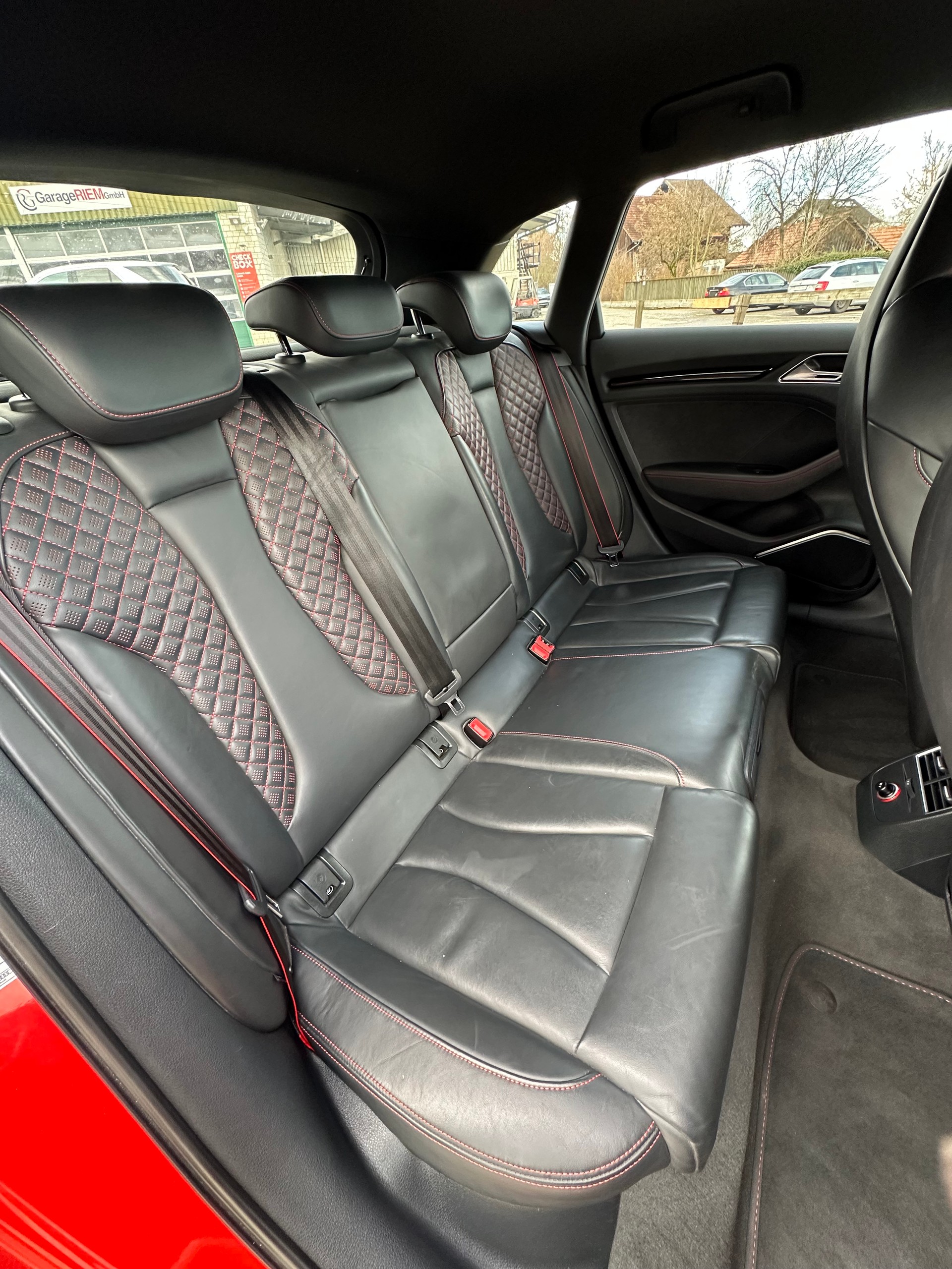 AUDI RS3 2.5 TSI quattro S-tronic-image-8