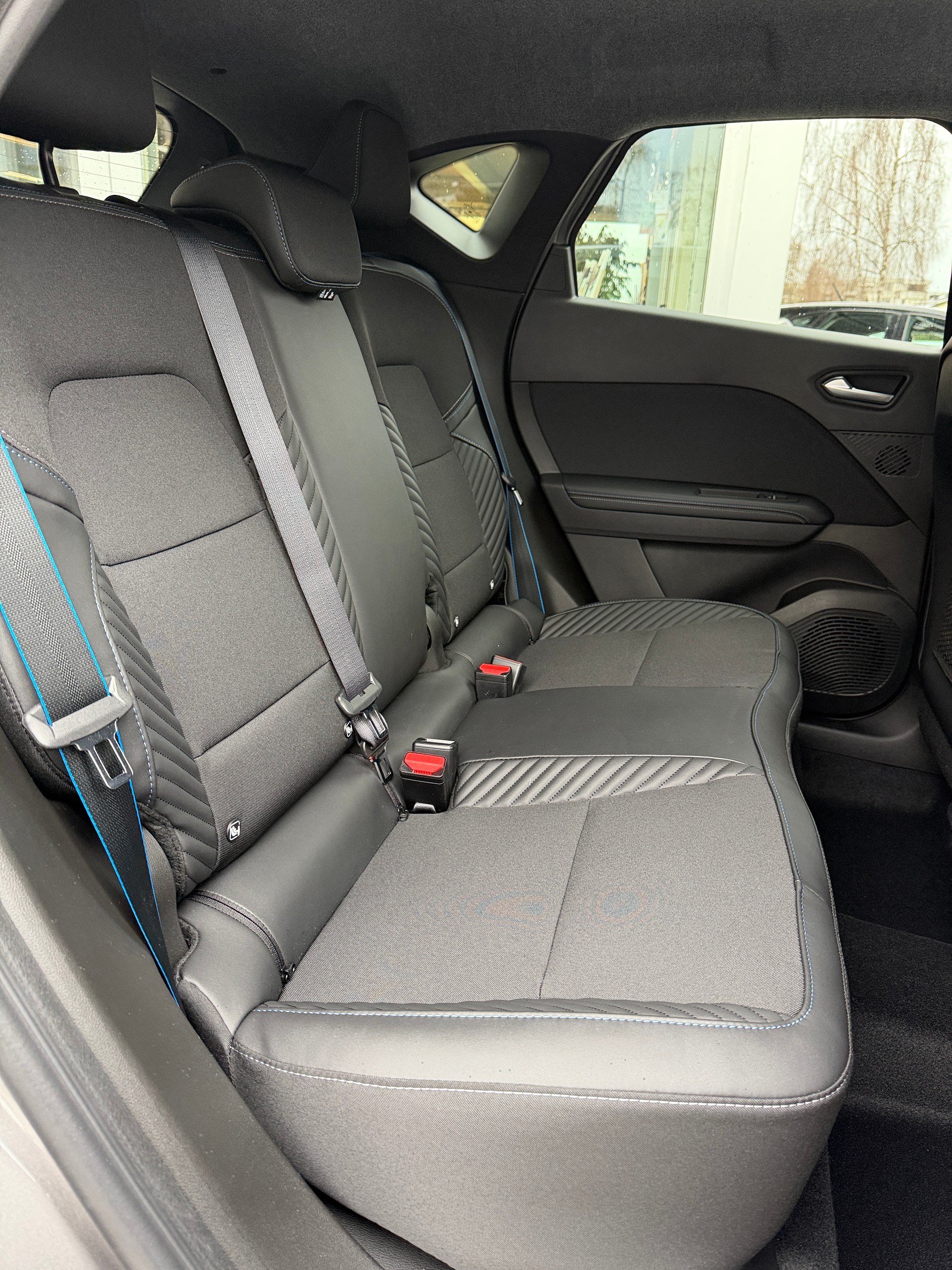 RENAULT Captur 1.8 E-Tech 160 Esprit Alpine DHT-image-8