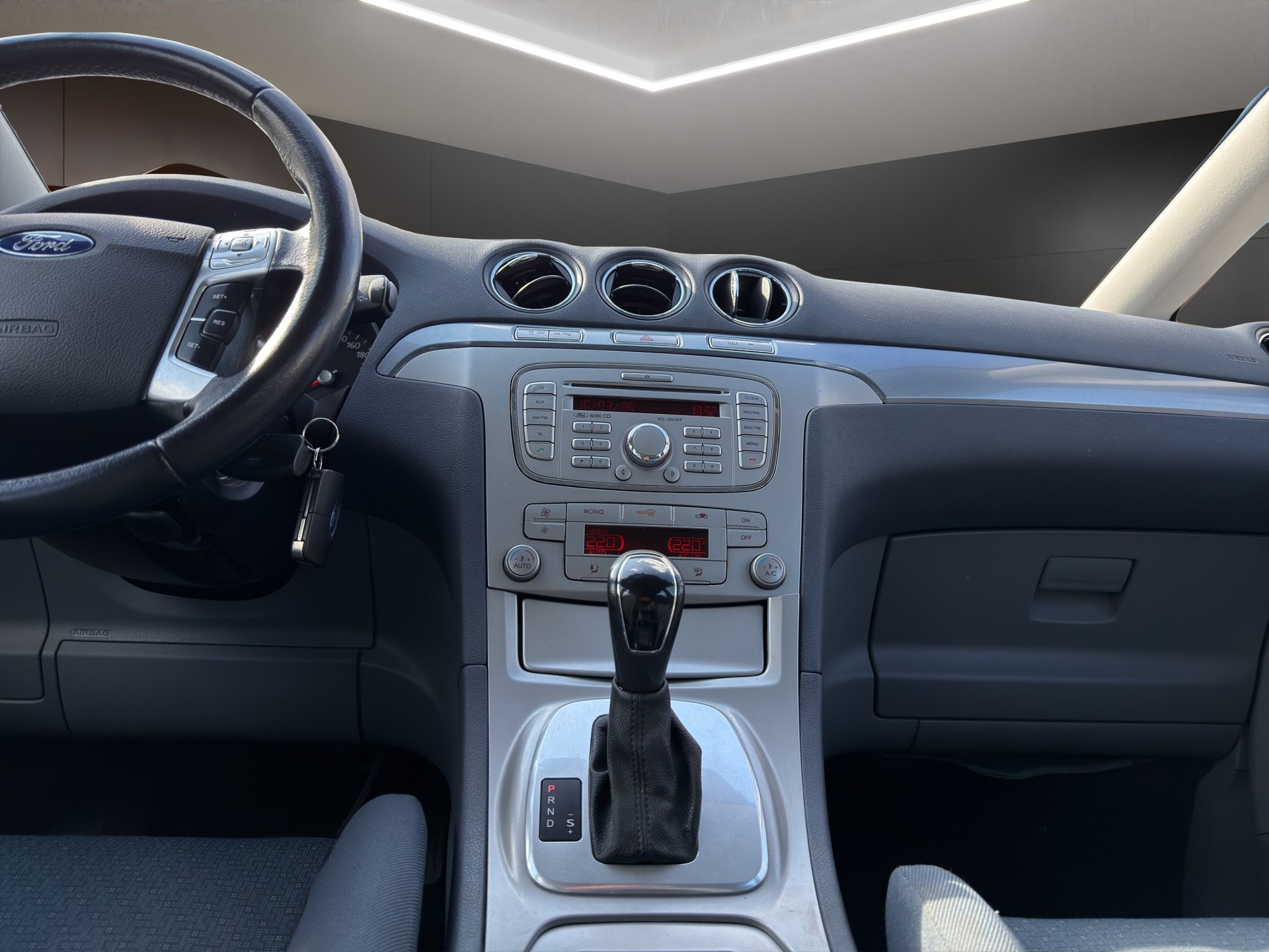 FORD S-Max 2.0 TDCi Titanium Automatic-image-11