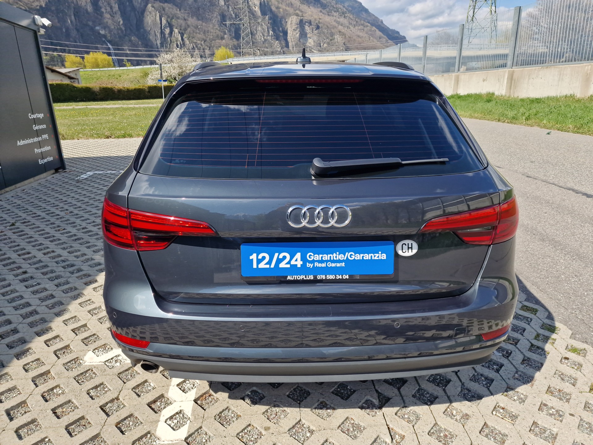 AUDI A4 Avant 2.0 TDI Design S-tronic-image-5
