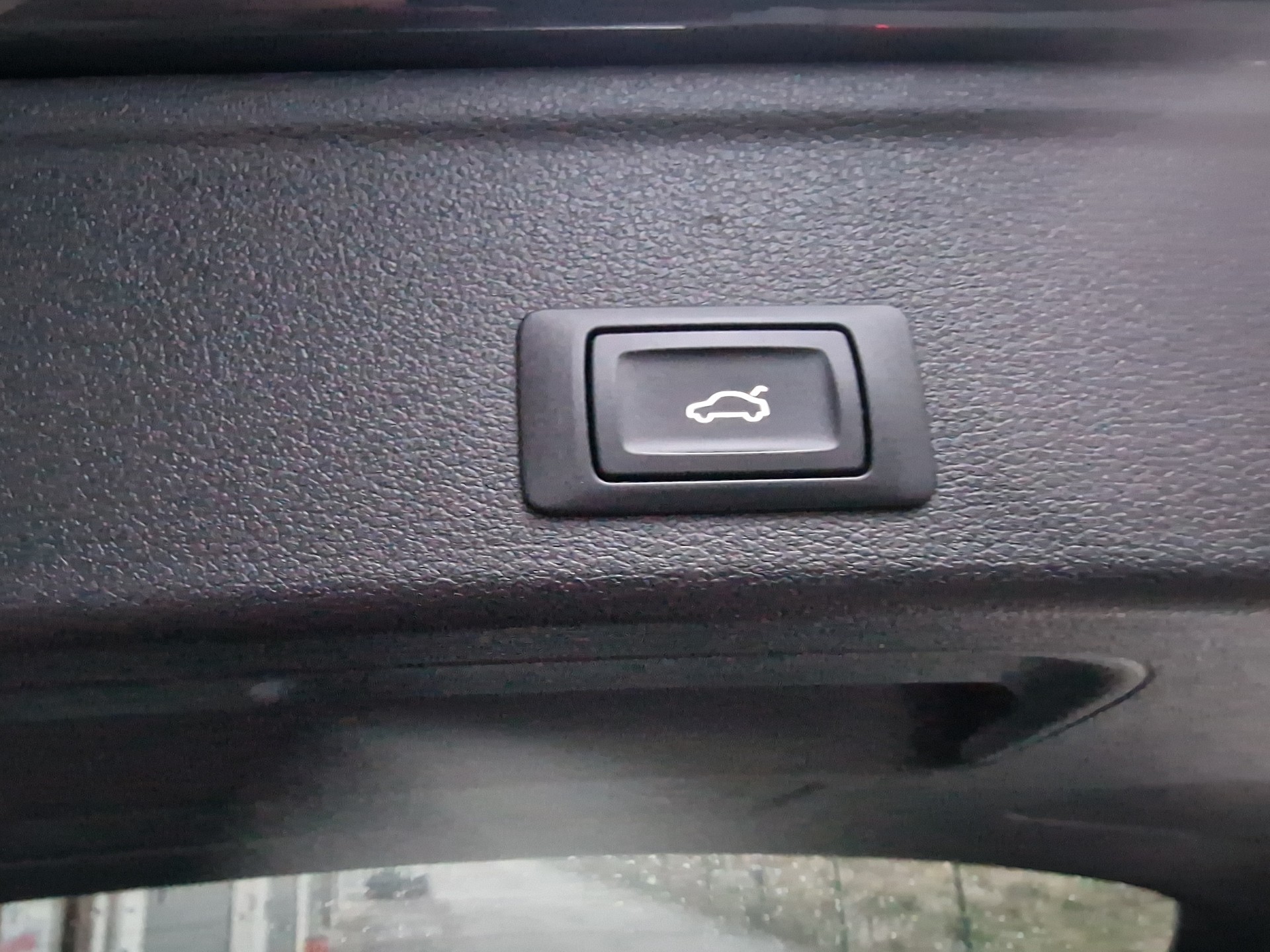 AUDI A4 Avant 2.0 TDI Design S-tronic-image-14