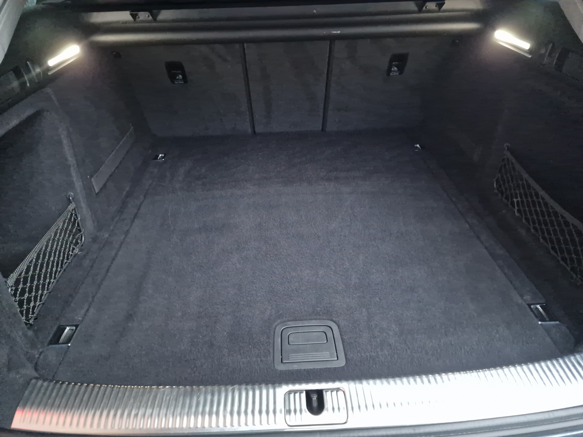 AUDI A4 Avant 2.0 TDI Design S-tronic-image-15
