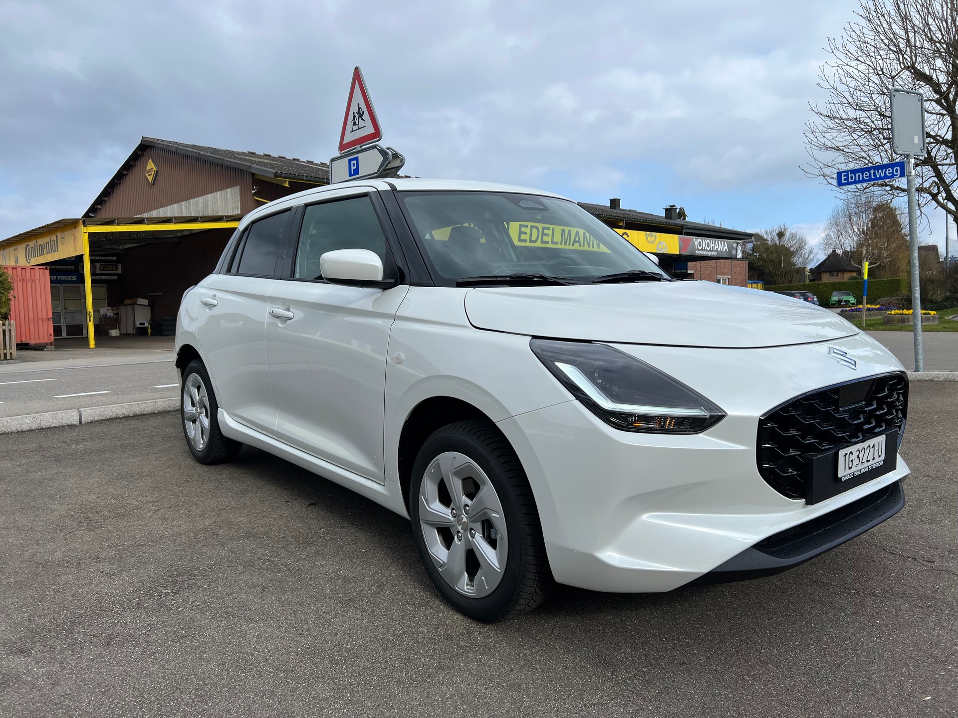 SUZUKI Swift 1.2 Compact+ Hybrid 4x4-showroom-element-2