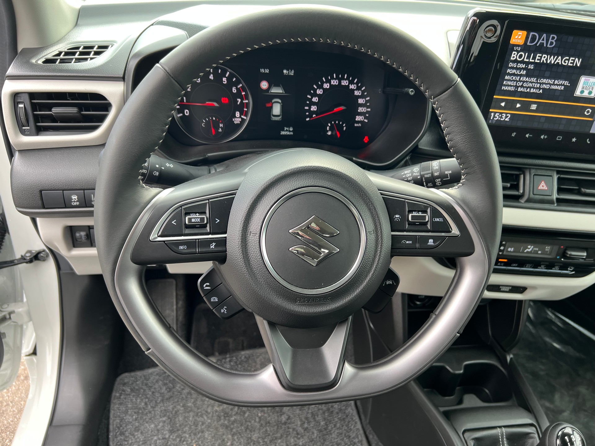 SUZUKI Swift 1.2 Compact+ Hybrid 4x4-image-9