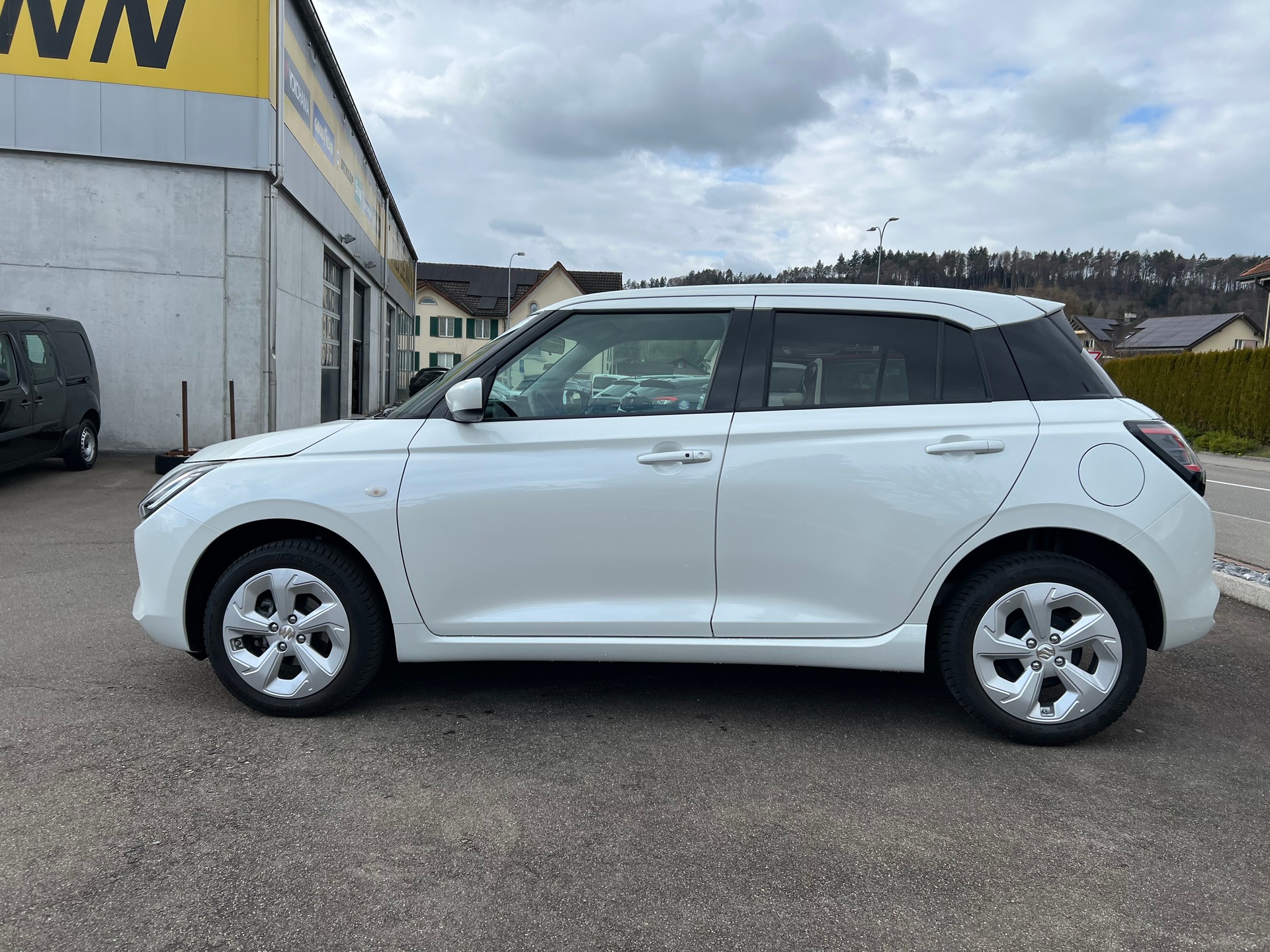 SUZUKI Swift 1.2 Compact+ Hybrid 4x4-image-7