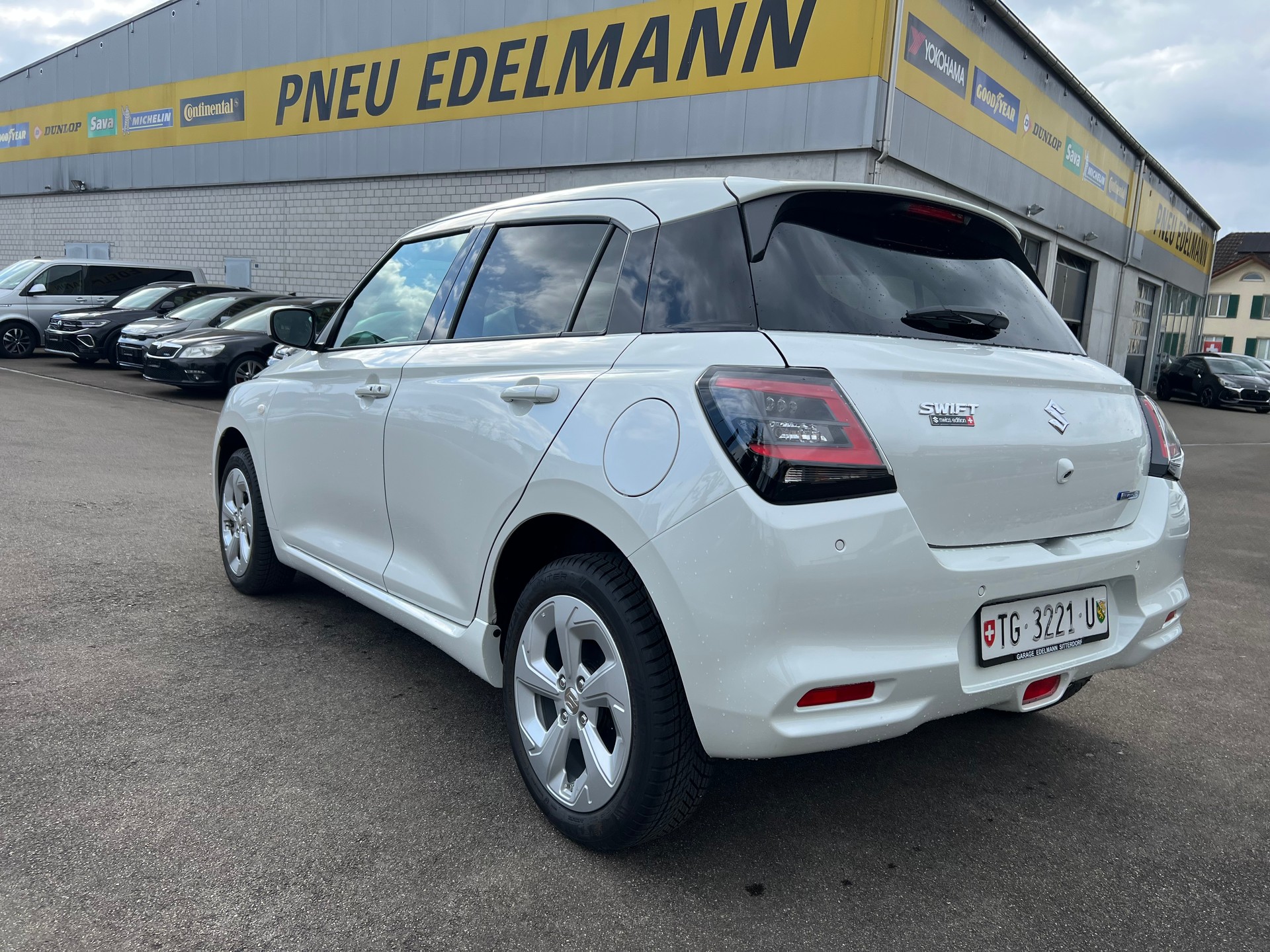 SUZUKI Swift 1.2 Compact+ Hybrid 4x4-image-6