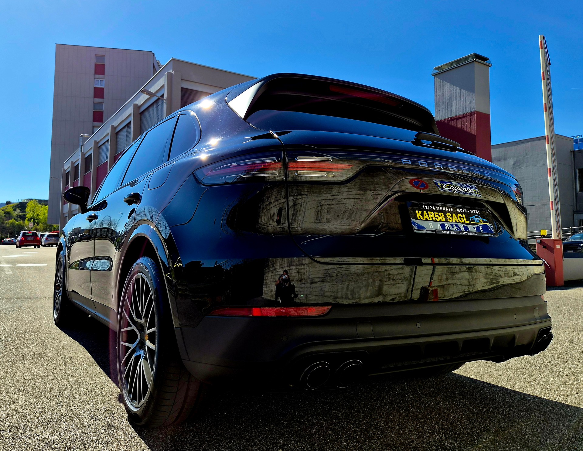 PORSCHE Cayenne E-Hybrid-image-3