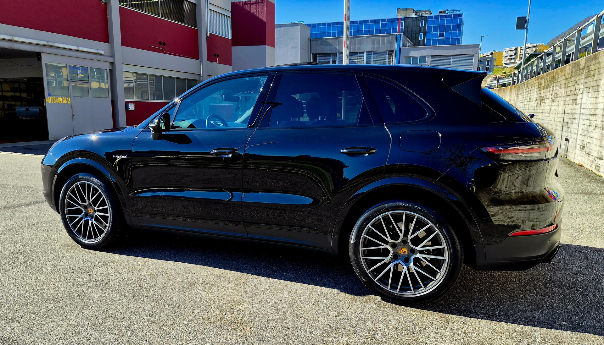 PORSCHE Cayenne E-Hybrid-image-4