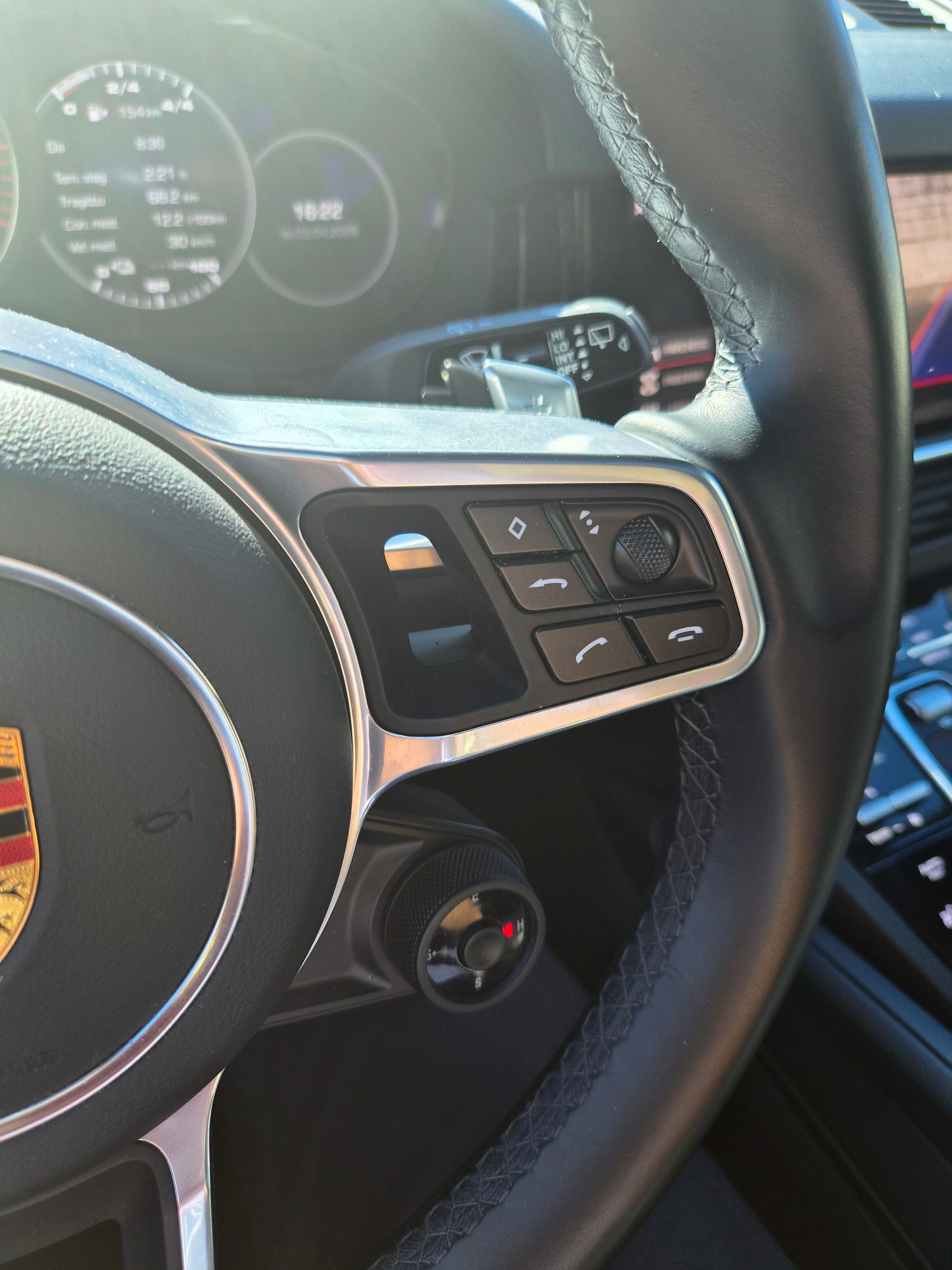 PORSCHE Cayenne E-Hybrid-image-12