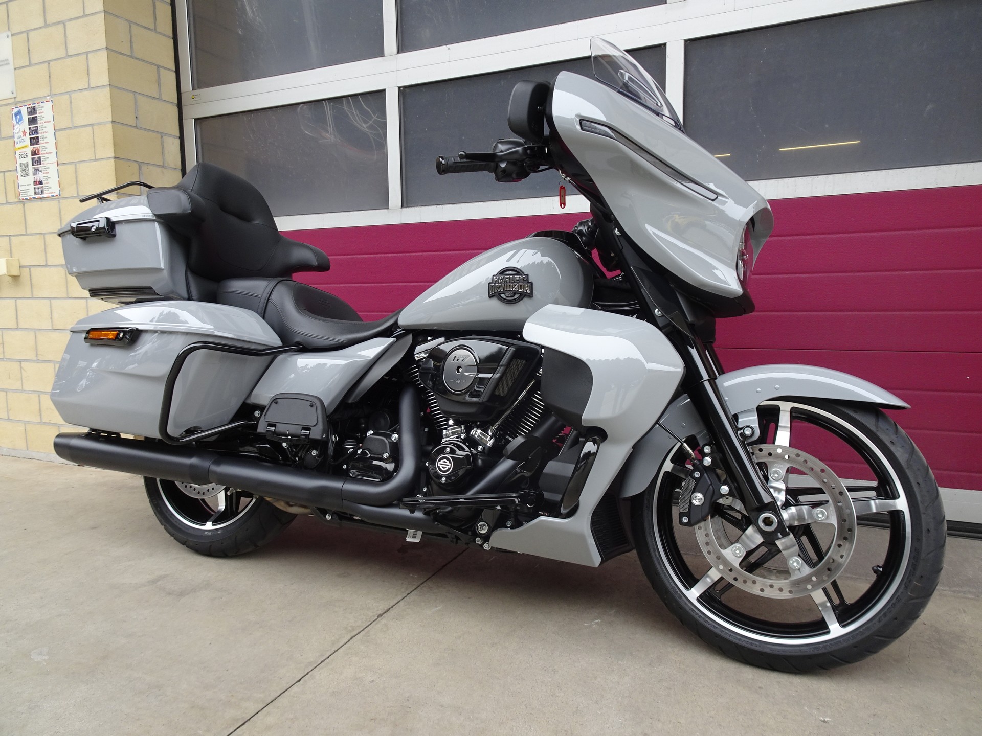 HARLEY-DAVIDSON FLHXU Street Glide Ultra 117-image-10