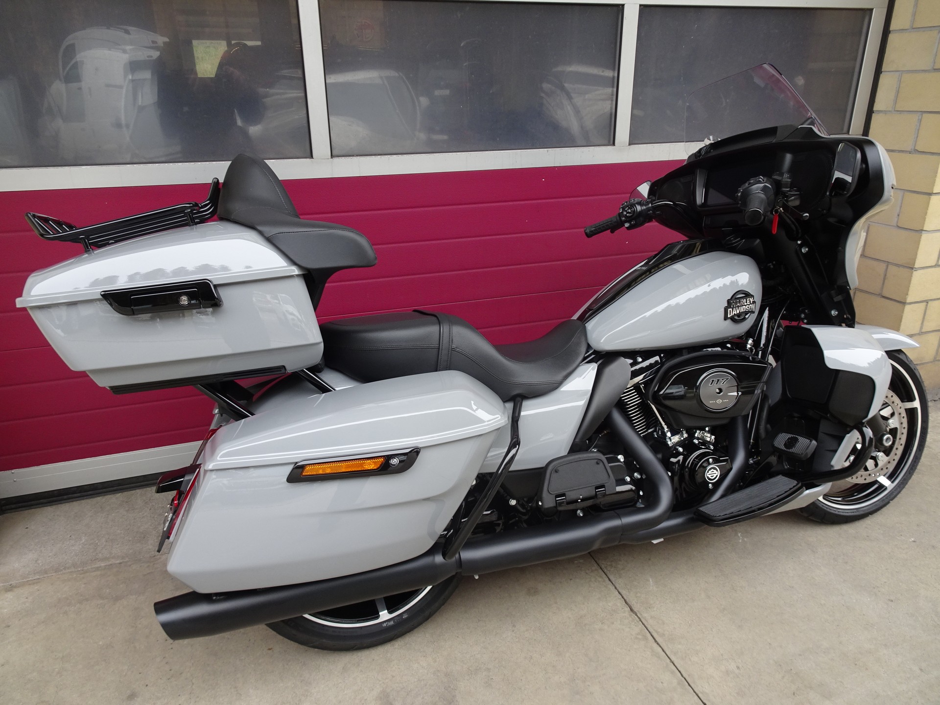 HARLEY-DAVIDSON FLHXU Street Glide Ultra 117-showroom-element-3