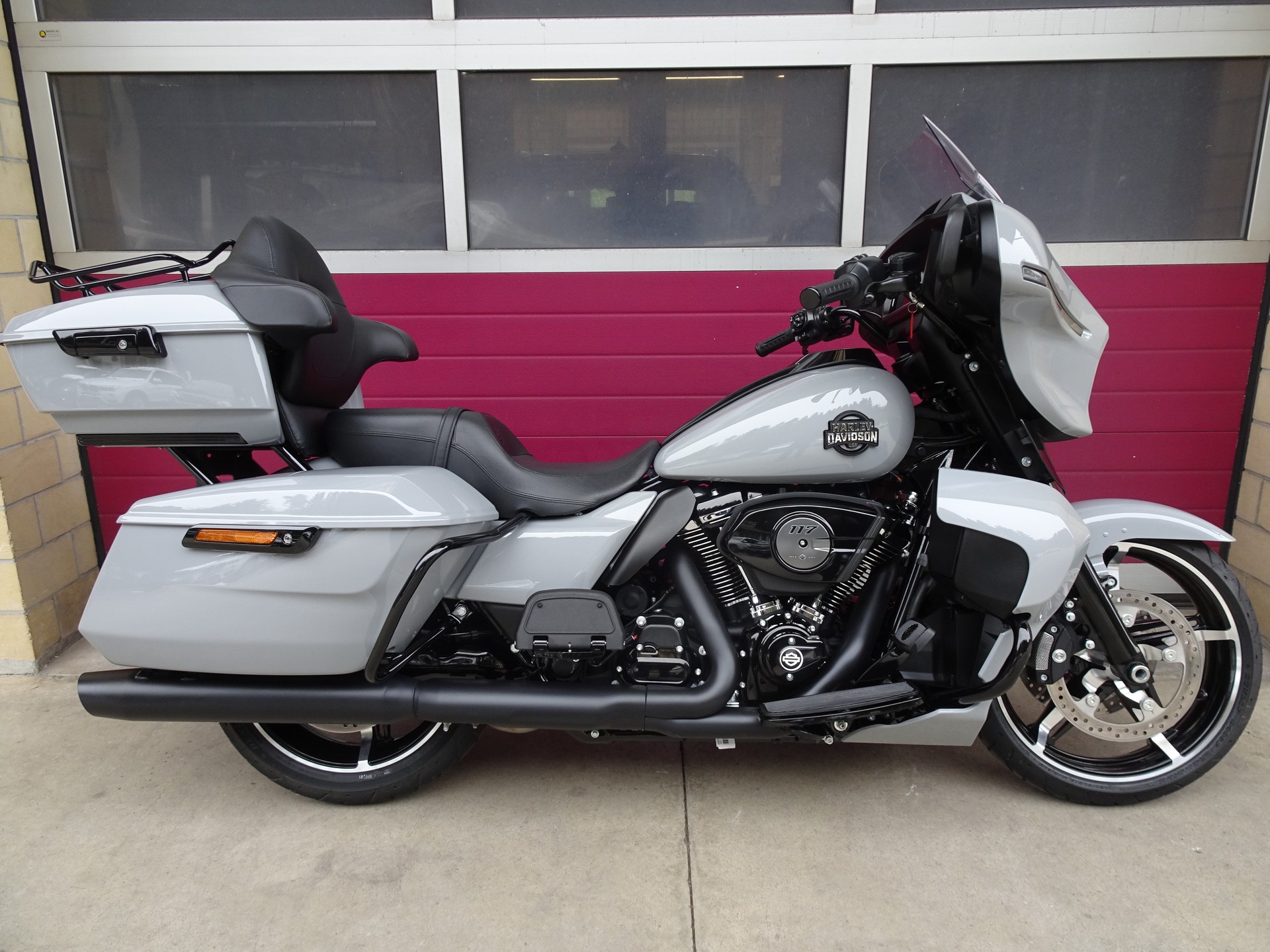 HARLEY-DAVIDSON FLHXU Street Glide Ultra 117