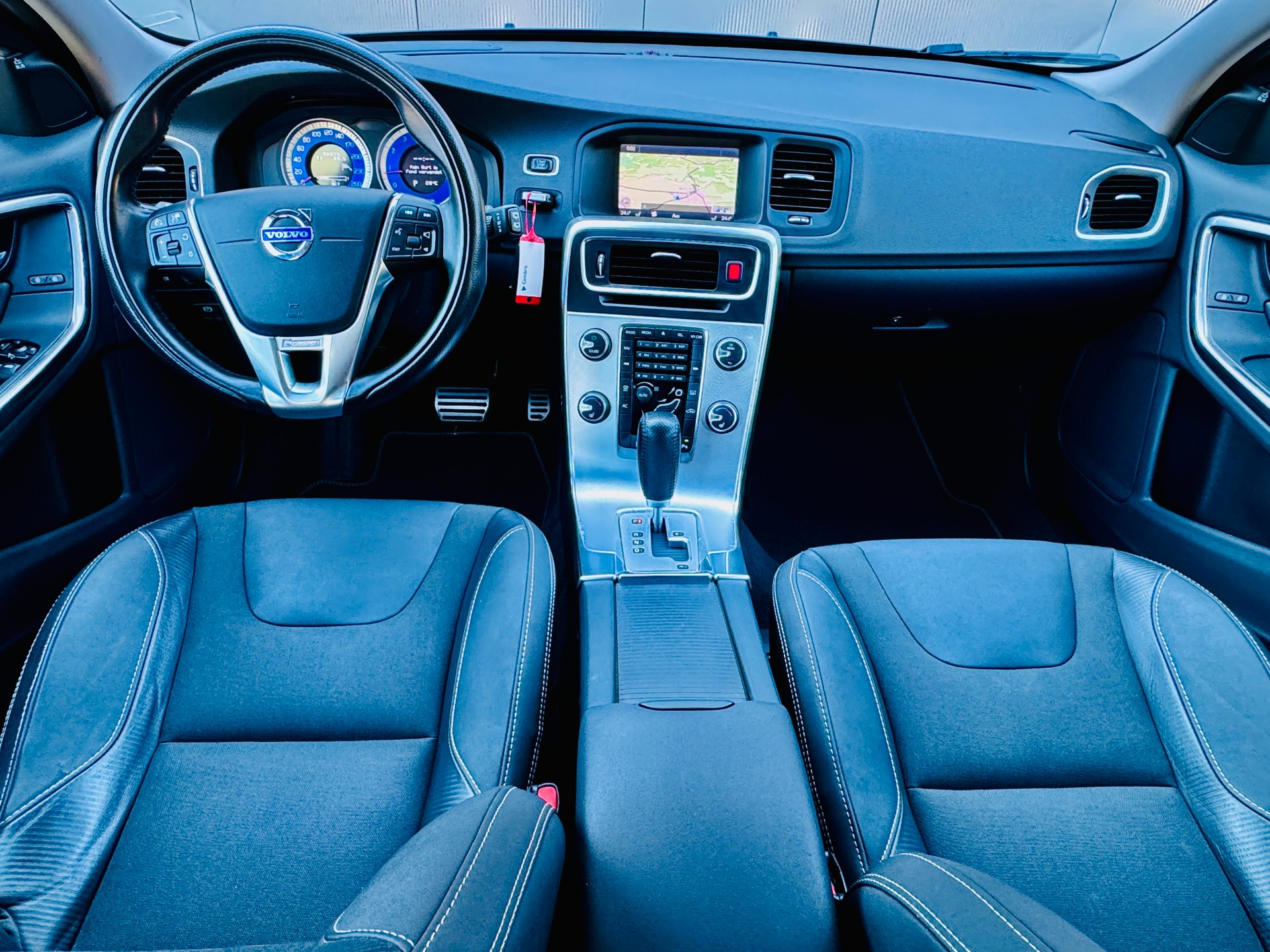 VOLVO V60 T5 R-Design Powershift-image-9